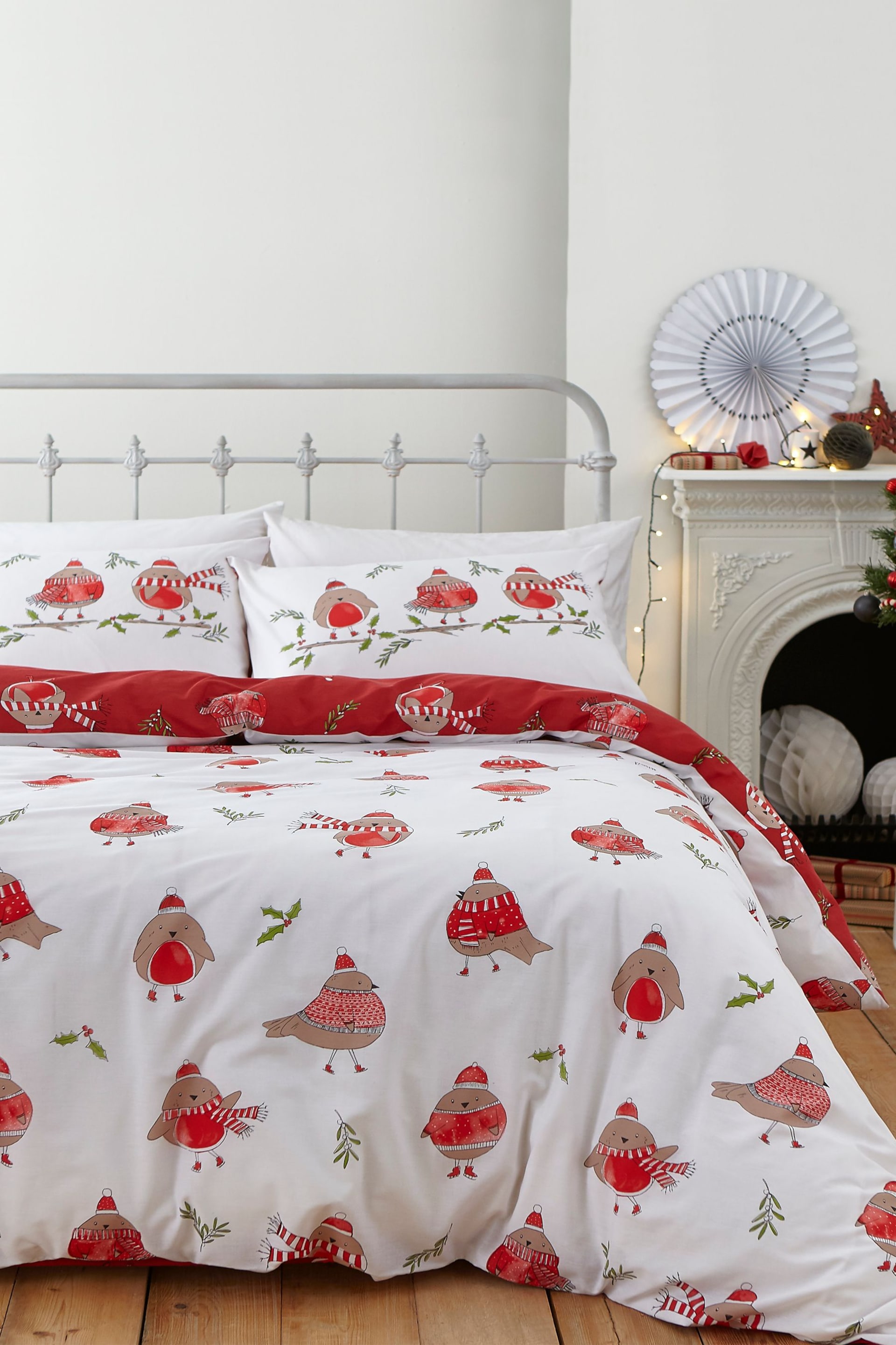 Catherine Lansfield Red Christmas Robins Duvet Cover and Pillowcase Set - Image 1 of 4