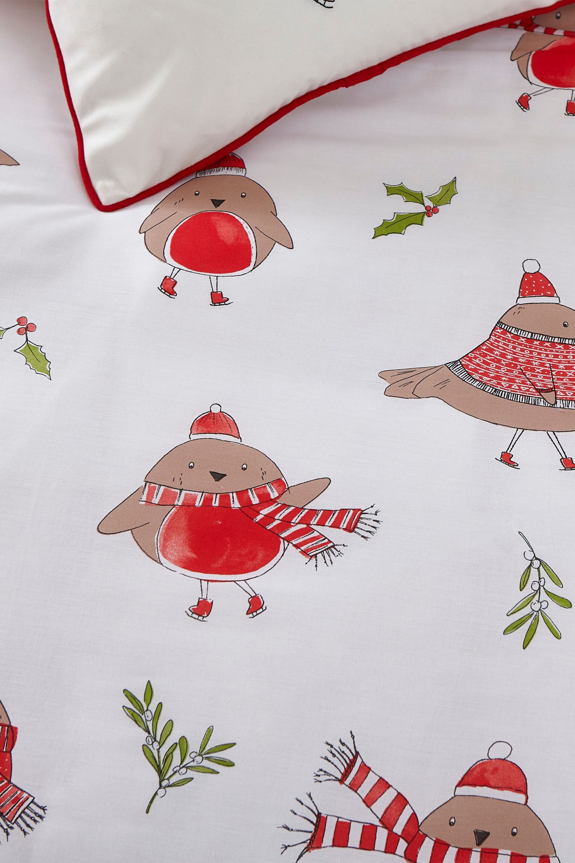 Catherine Lansfield Red Christmas Robins Duvet Cover and Pillowcase Set - Image 3 of 4