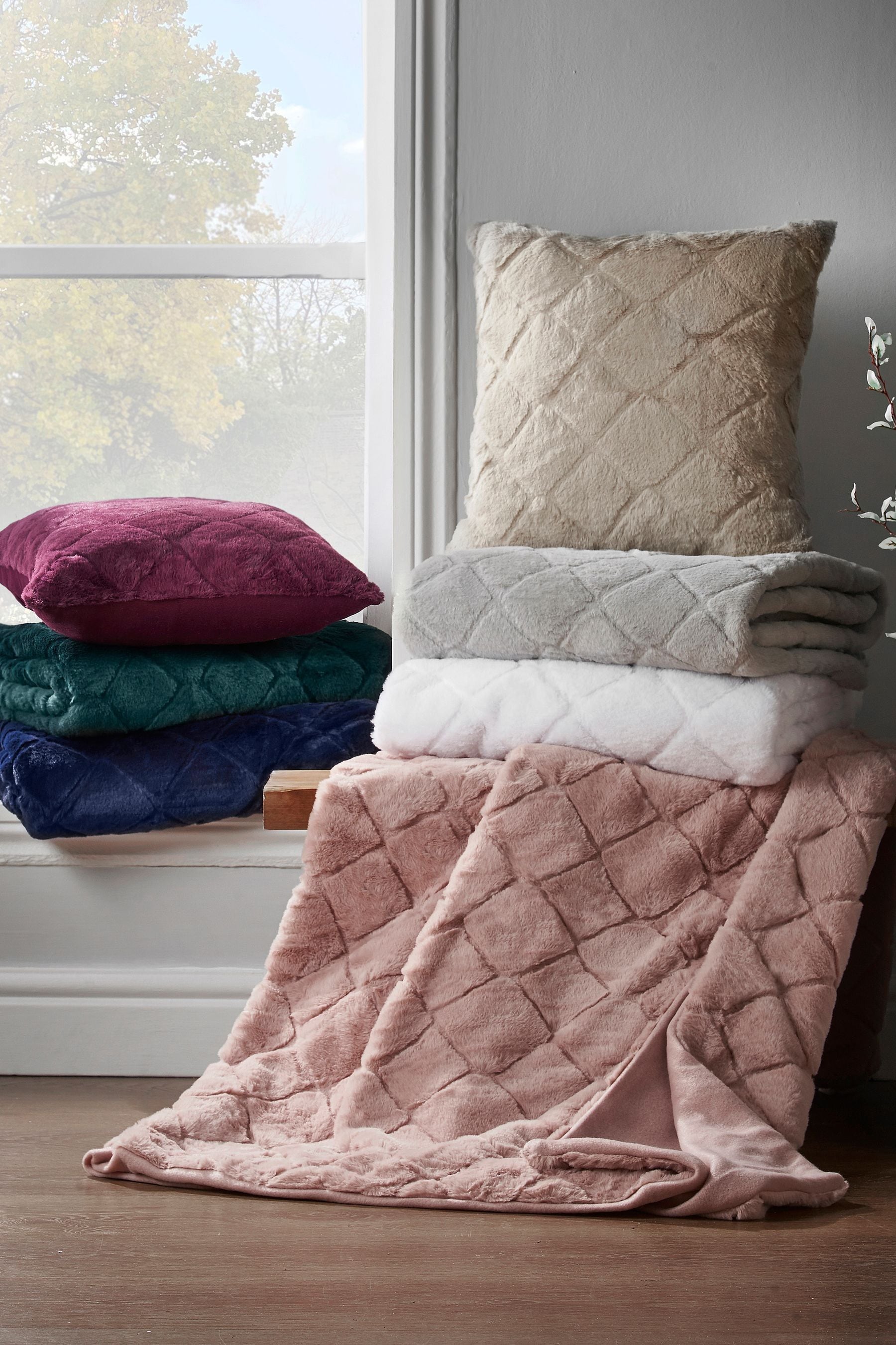 Catherine lansfield pink throw deals