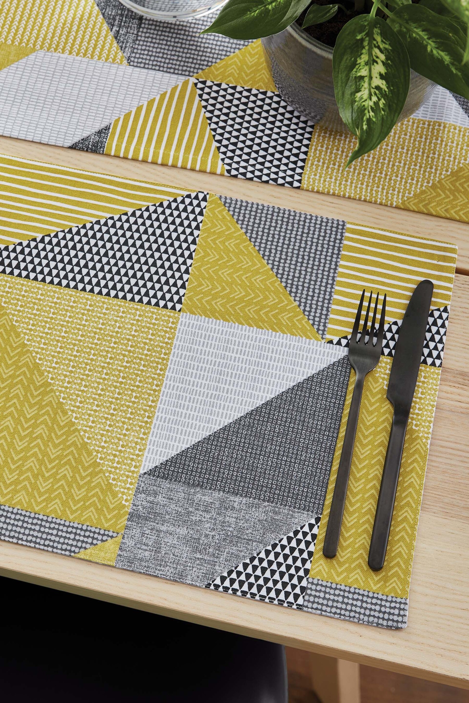 Catherine Lansfield Set of 2 Yellow Larsson Geo Wipeable Placemats - Image 1 of 4