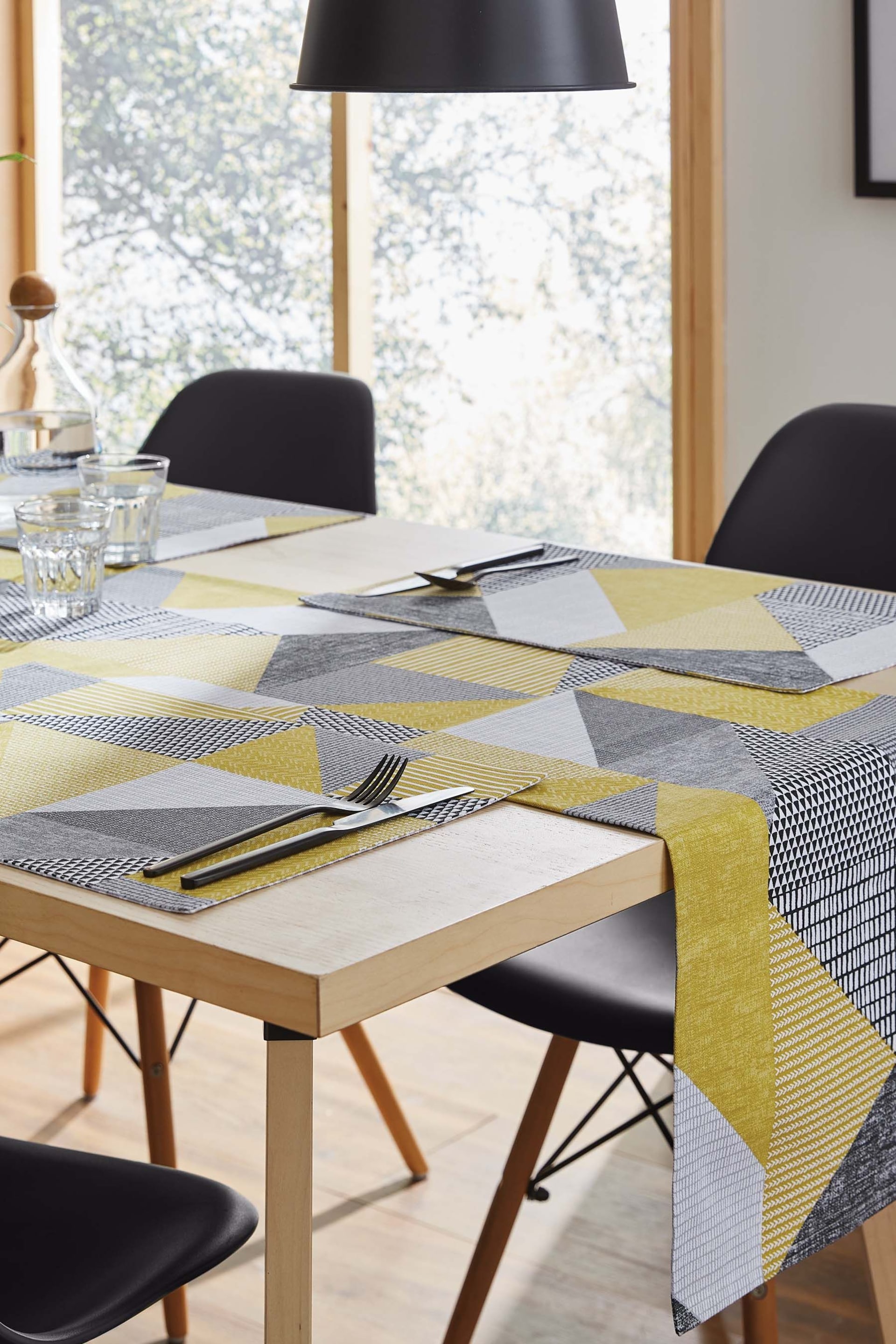 Catherine Lansfield Set of 2 Yellow Larsson Geo Wipeable Placemats - Image 3 of 4
