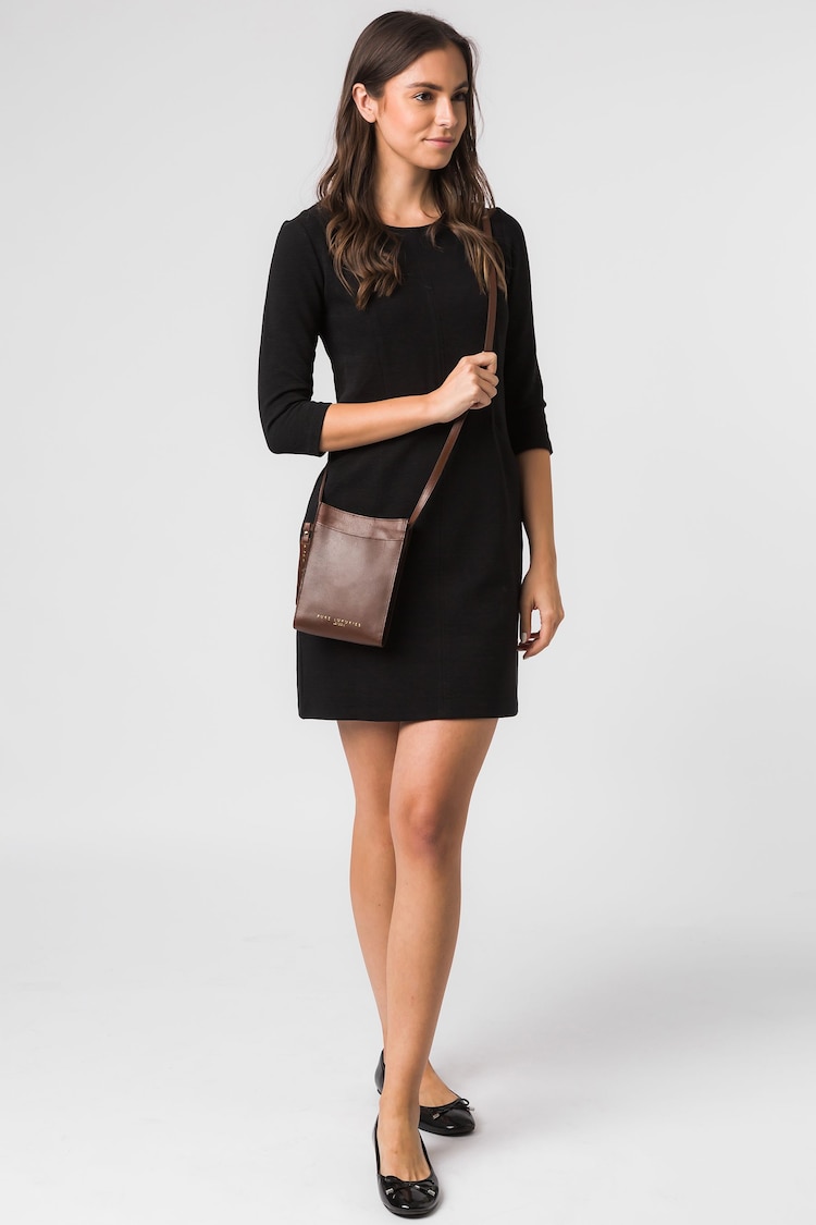 Pure Luxuries London Barton Vegetable Tanned Leather Cross-Body Phone Bag - Image 2 of 5