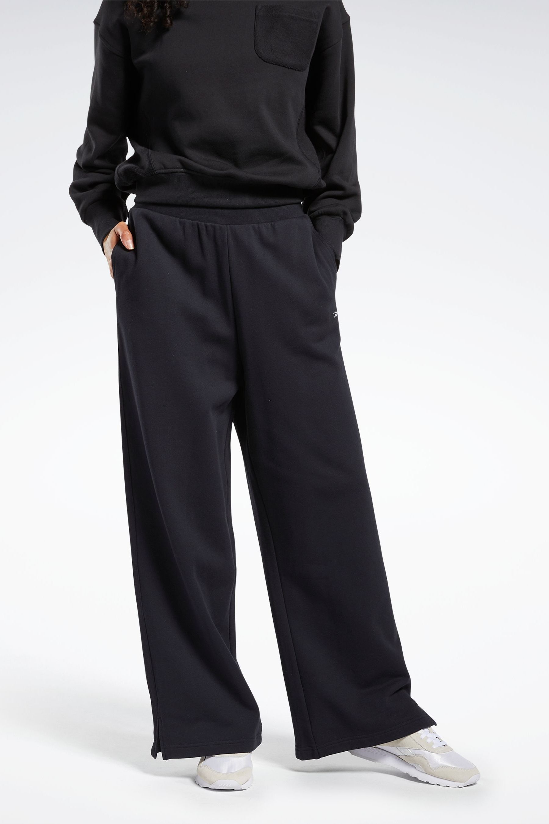Kaufe Sie Reebok Classics Wide Leg Jogginghose Schwarz bei Next Deutschland