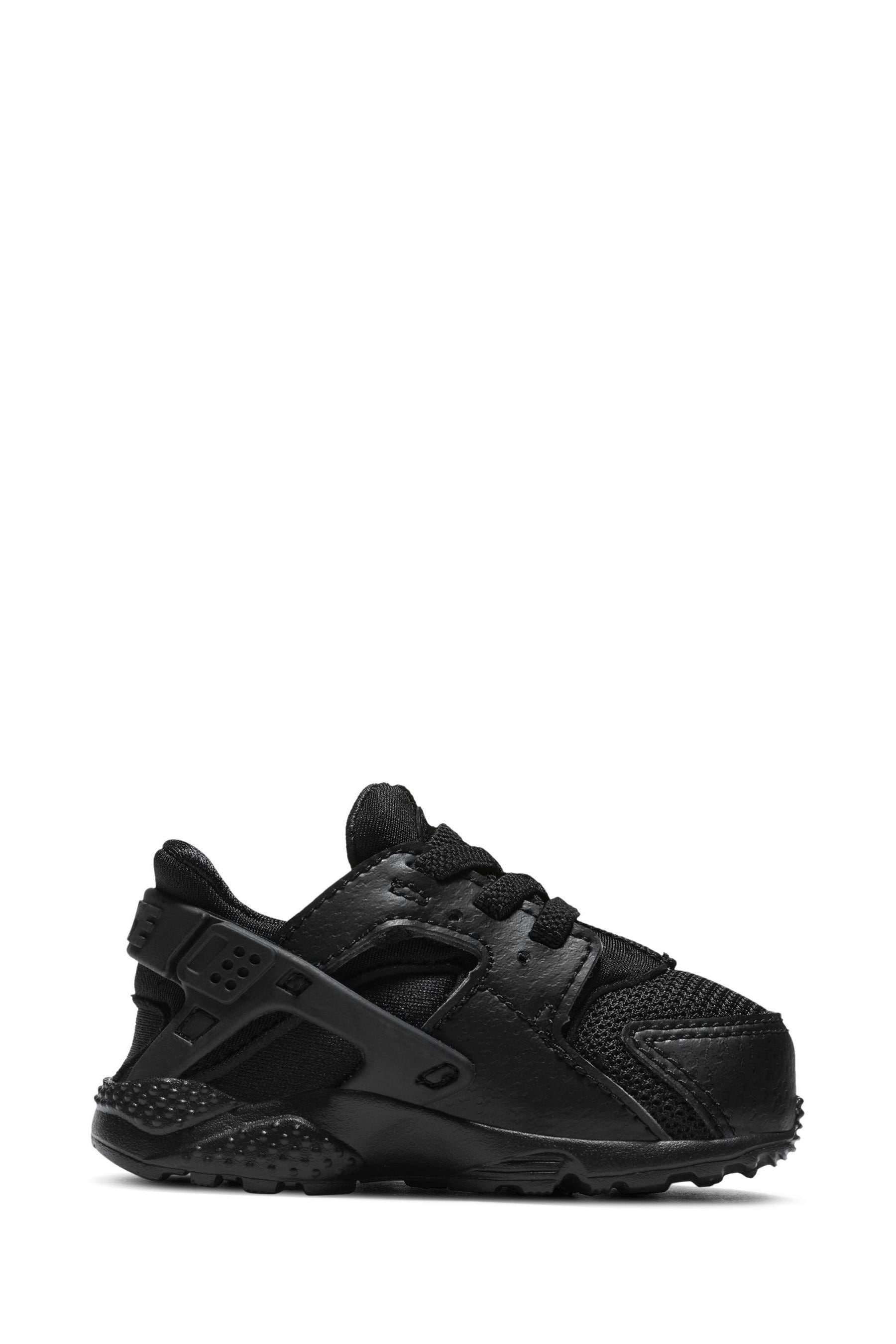 Blackout huaraches hotsell