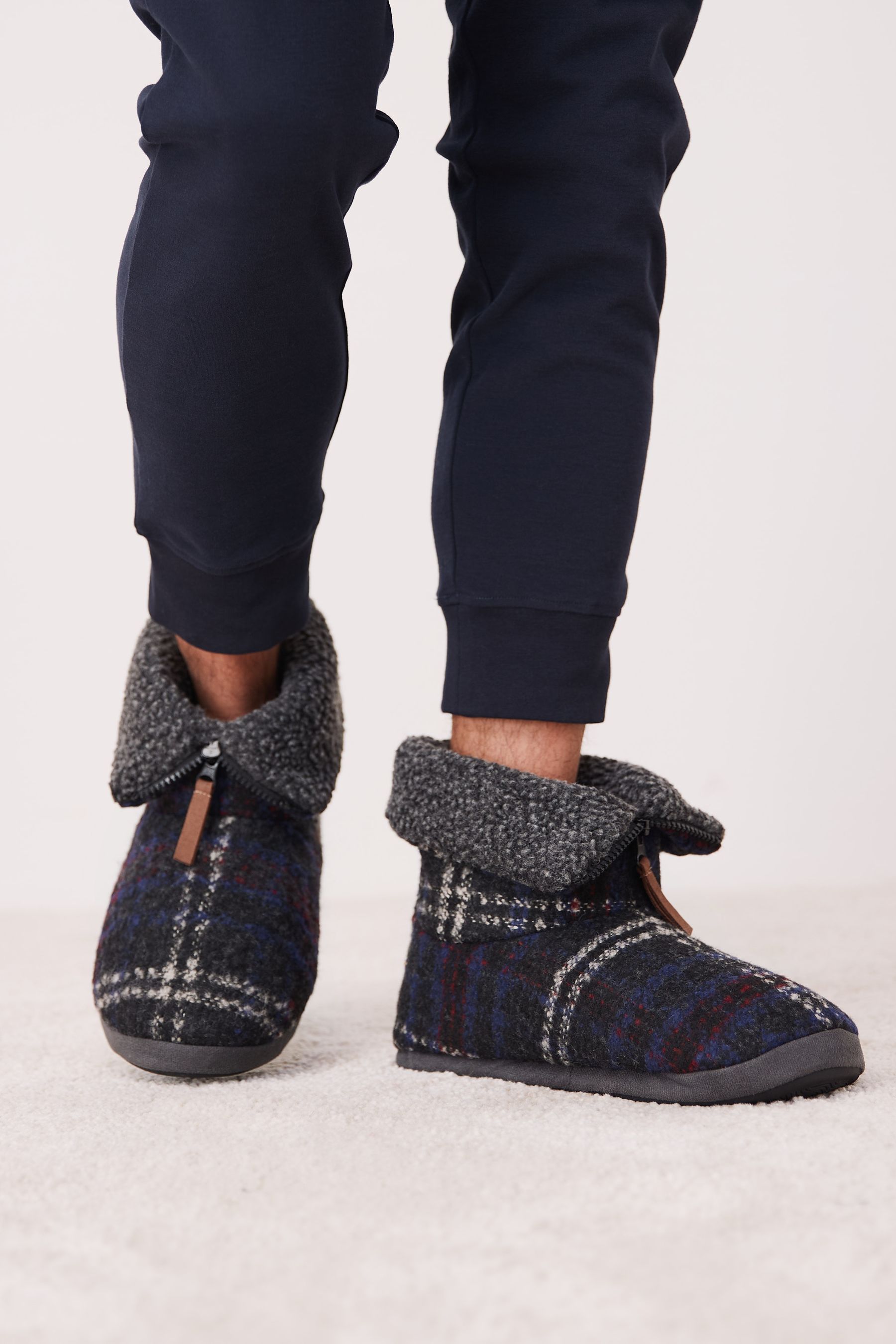 Slipper boots with zip top