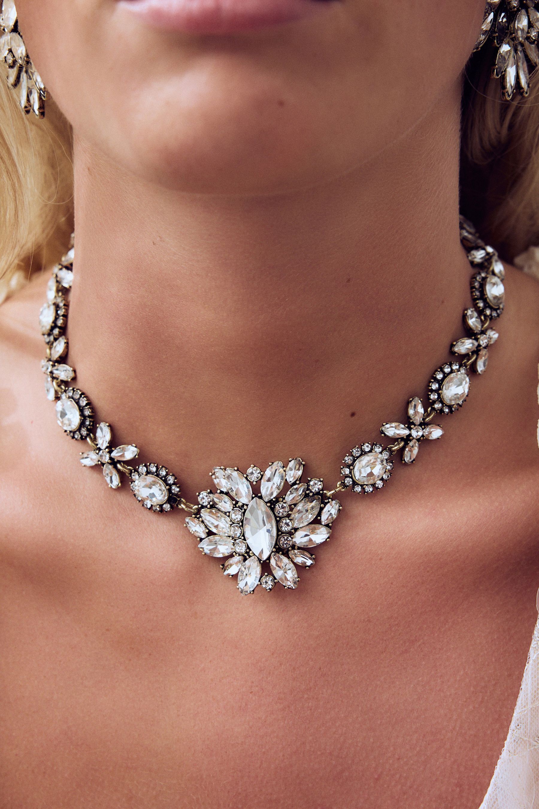 Sparkly statement necklace deals