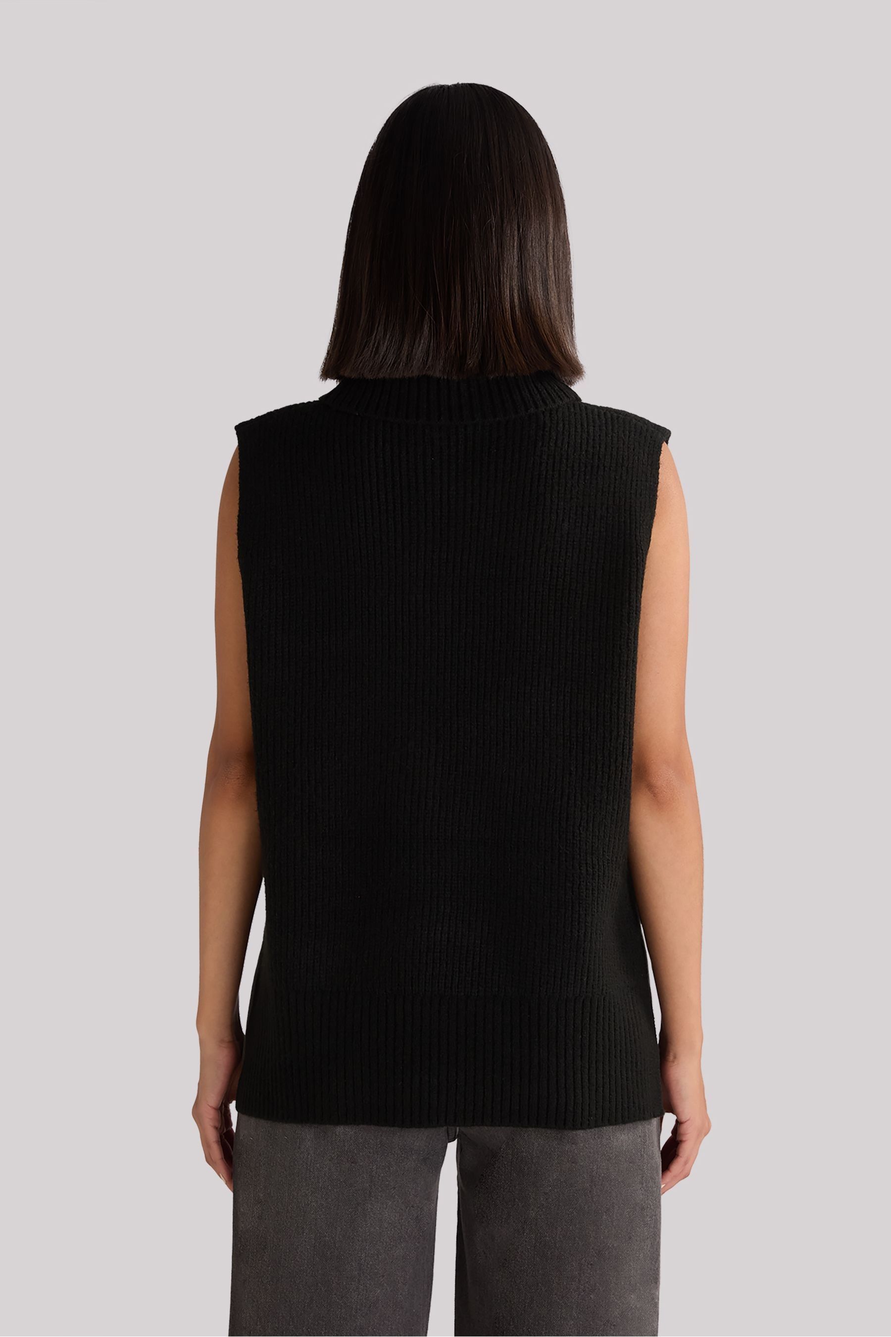 Sleeveless black jumper outlet
