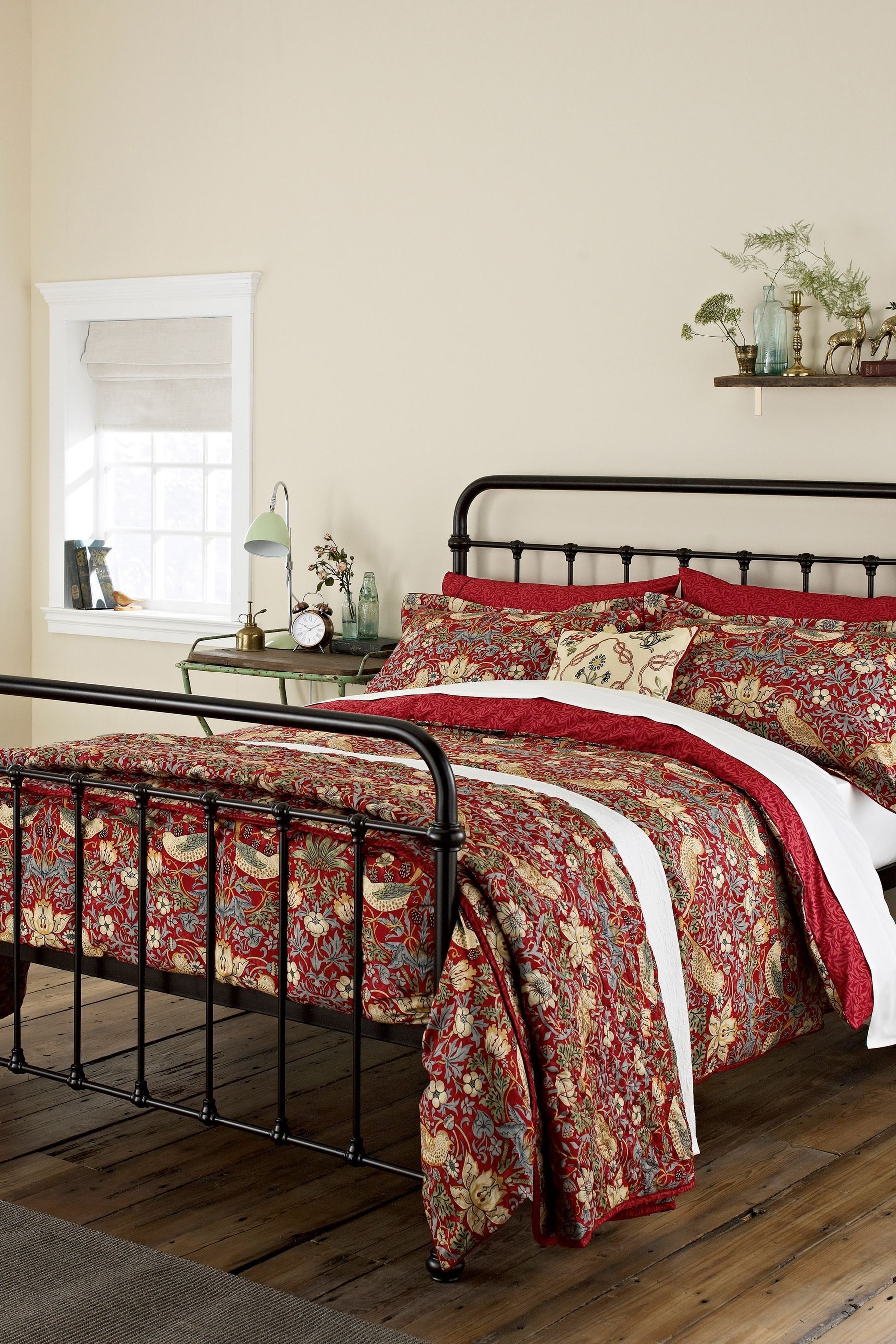 Strawberry thief crimson pillowcase outlet