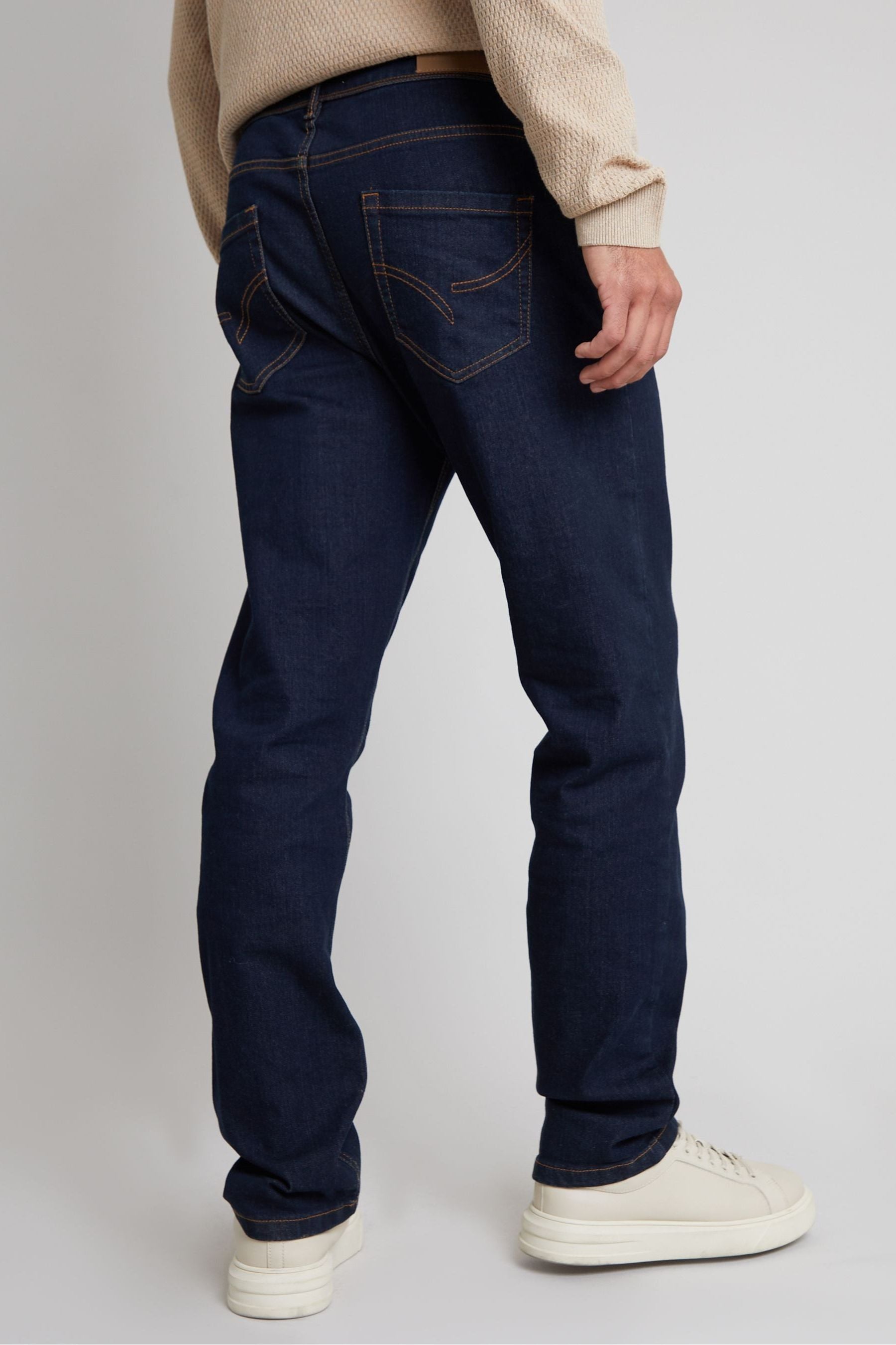 Short fit jeans discount