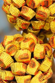 Personalised Reeses Peanut Butter Cup Tree by Sweet Trees - Image 2 of 3