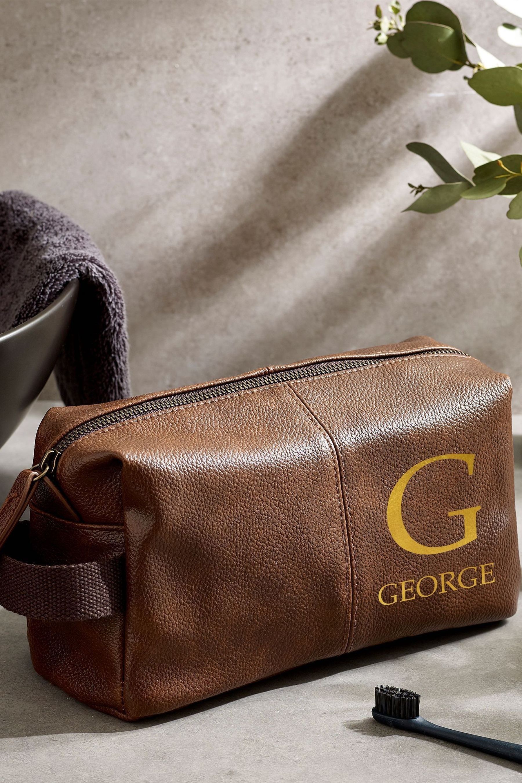 Leather wash bag personalised 2025