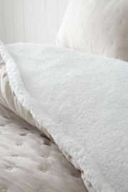 Catherine Lansfield Natural Cosy and Warm Nori Soft Sherpa Duvet Cover Set - Image 4 of 5