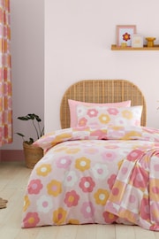 Catherine Lansfield Pink Retro Daisy Reversible Duvet Cover Set - Image 1 of 5