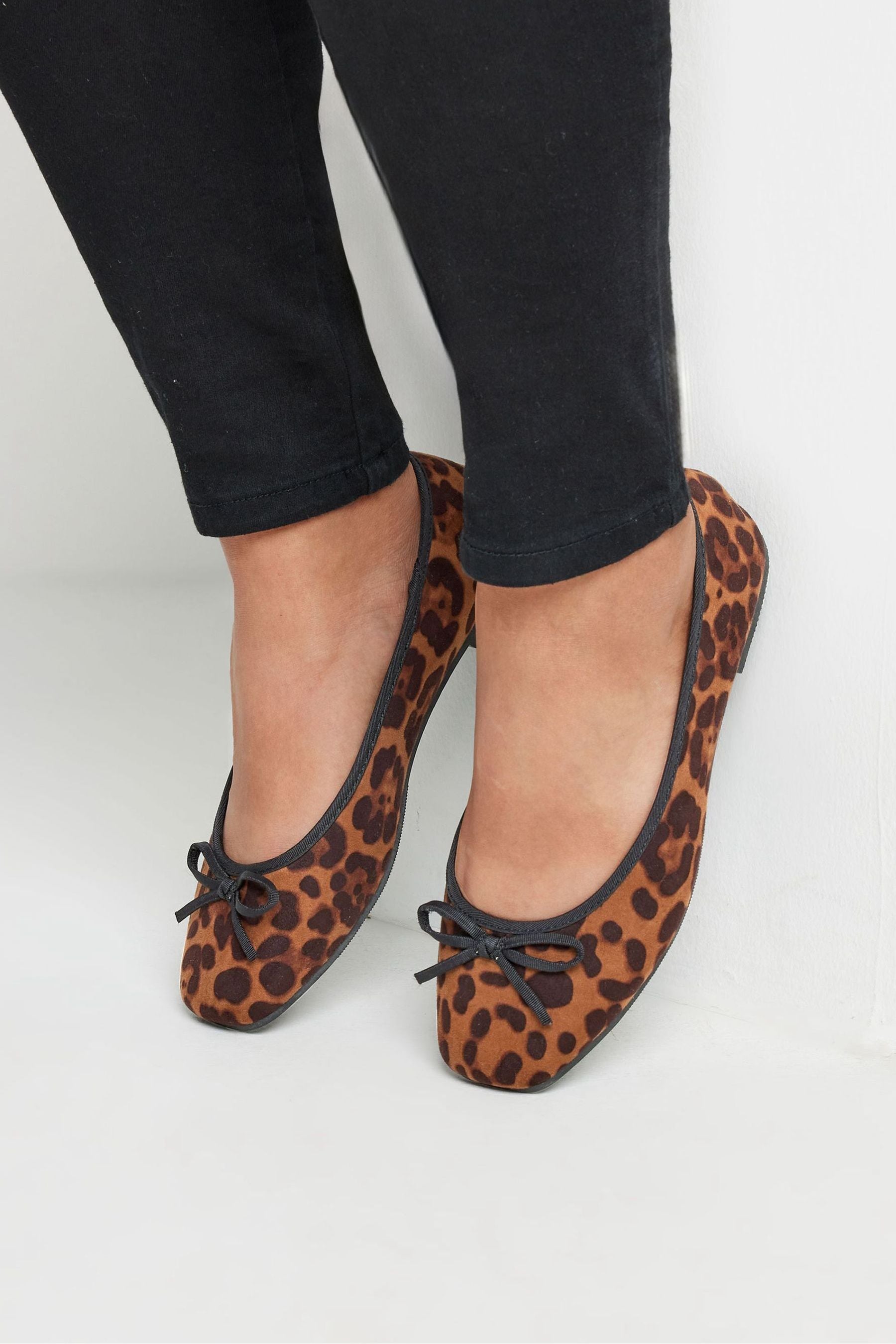 Size 5 leopard flats top