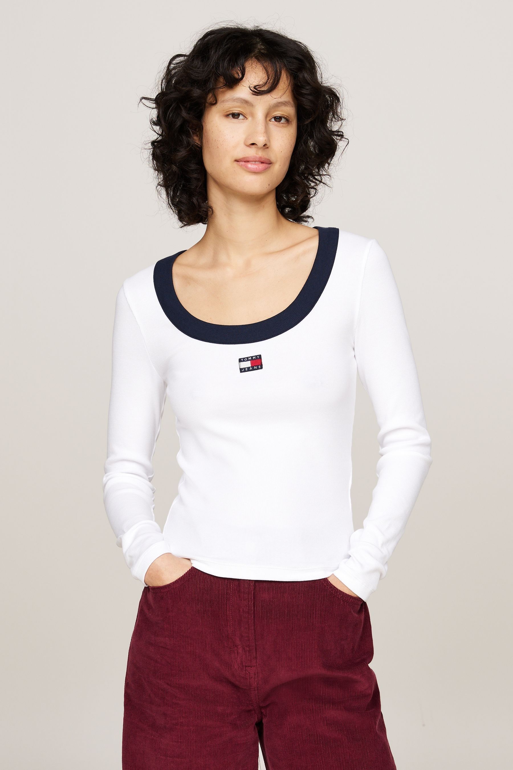 Tommy jeans badge shirt outlet