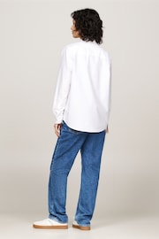 Tommy Jeans Relaxed Badge White Shirt - Image 4 of 5