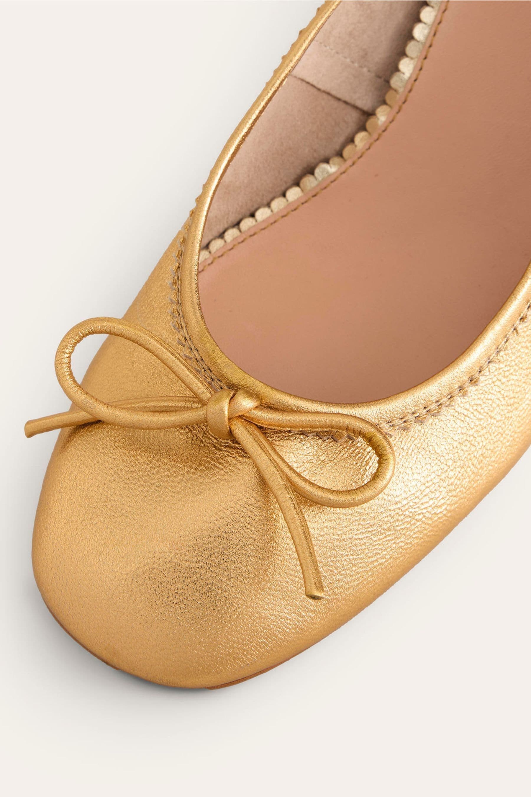 Gold block pumps deals