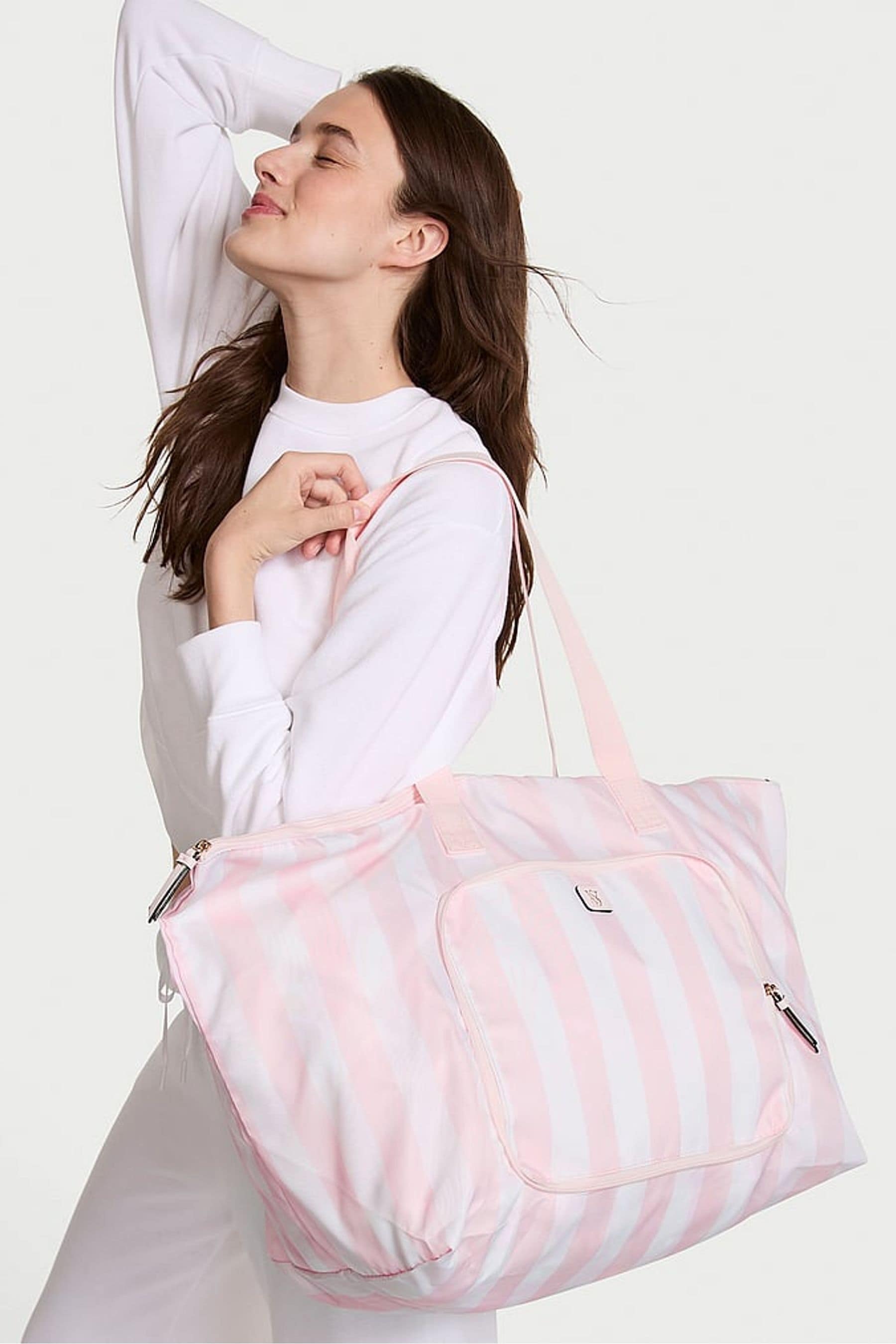 Iconic weekender bag shop