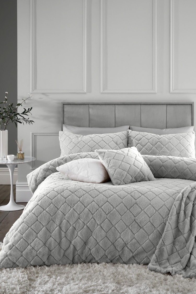 Catherine Lansfield Silver and Grey Soft Diamond Cosy and Warm Fleece Duvet Cover Set - Image 1 of 5