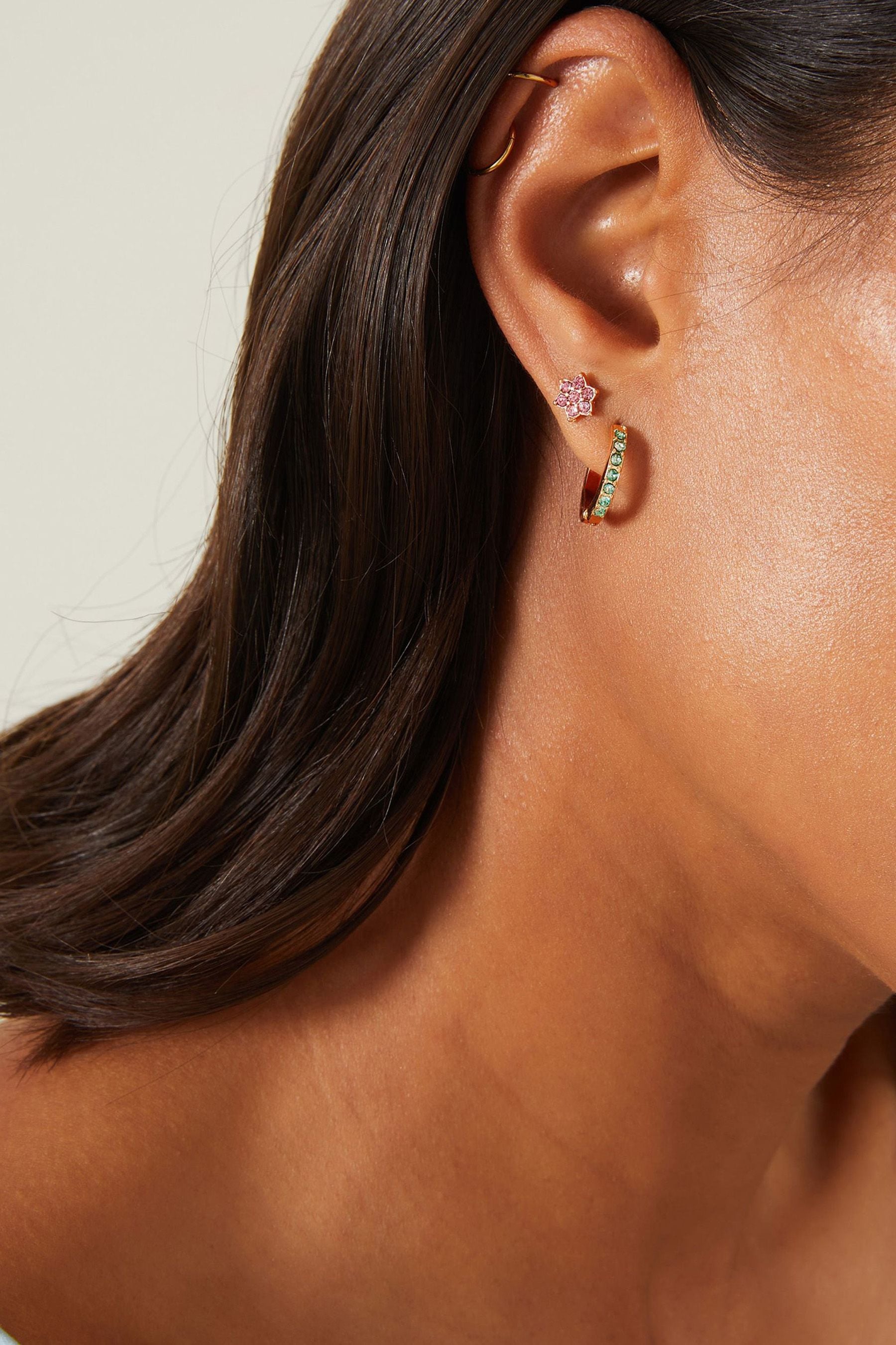 Cream pearl stud earrings deals