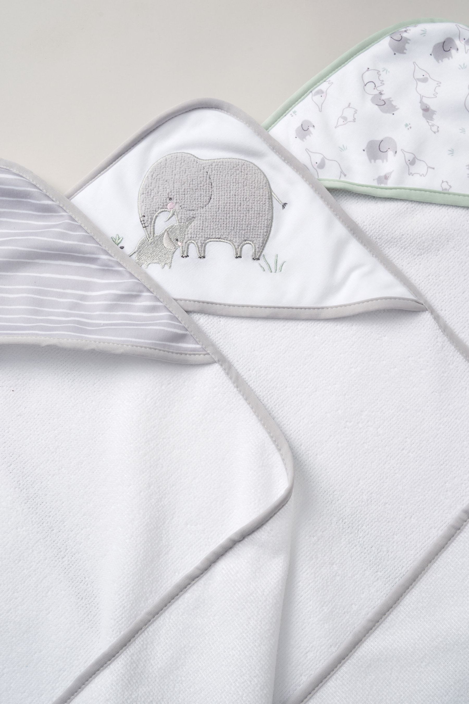 Pack of white towels clearance