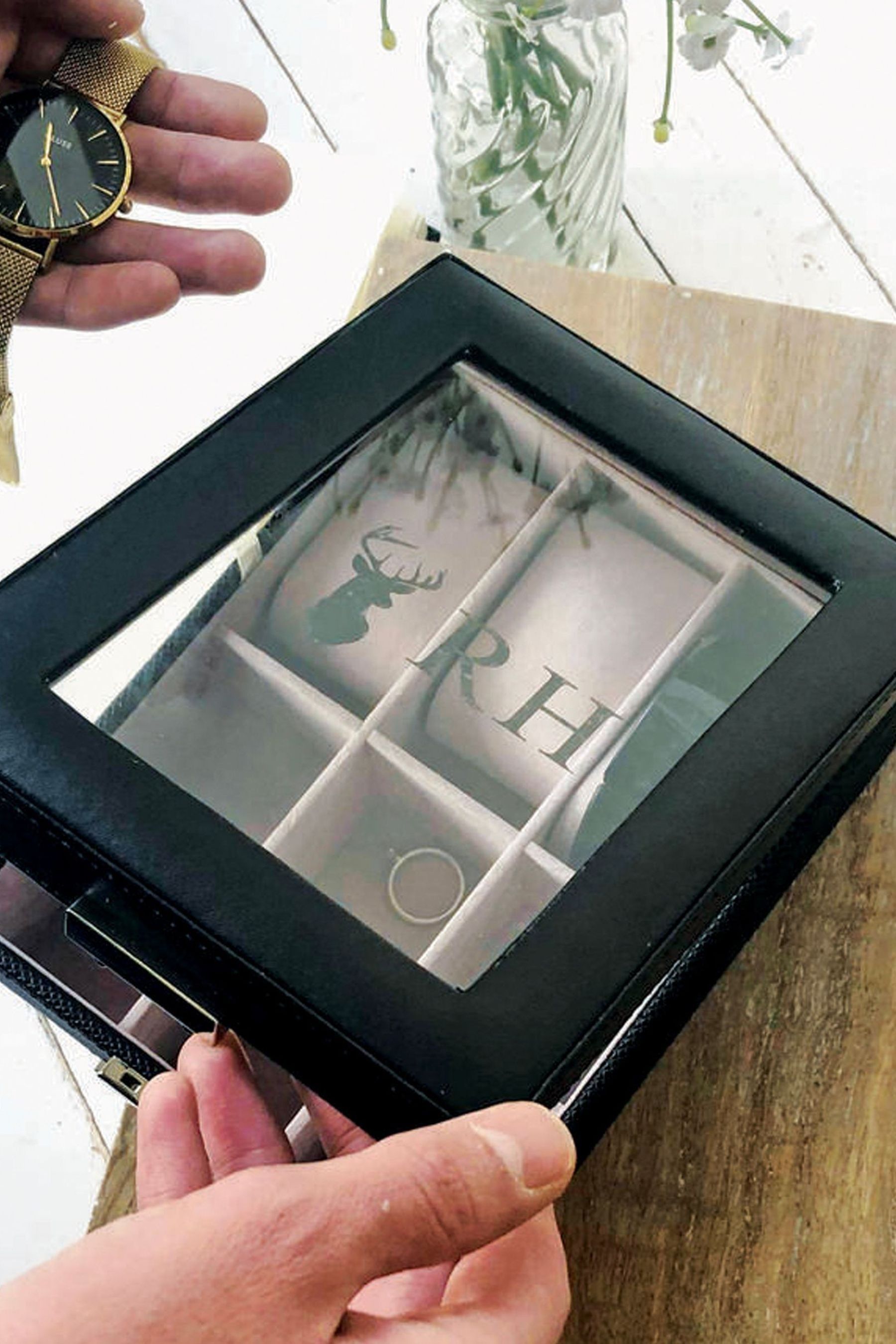 Watch holders online 2025
