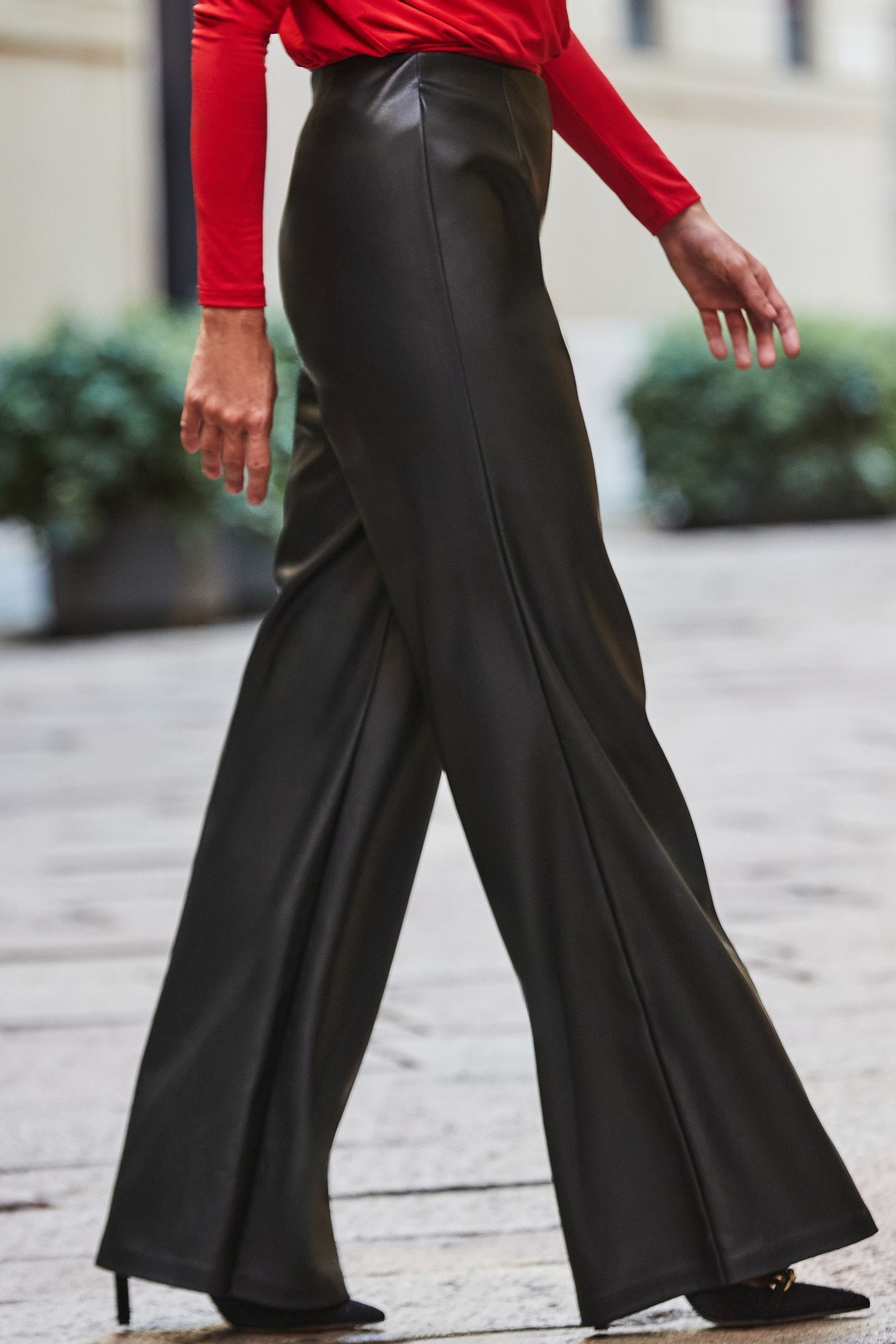 Acheter Sosandar Petite Faux Fur Leather Palazzo Trousers from Next Luxembourg