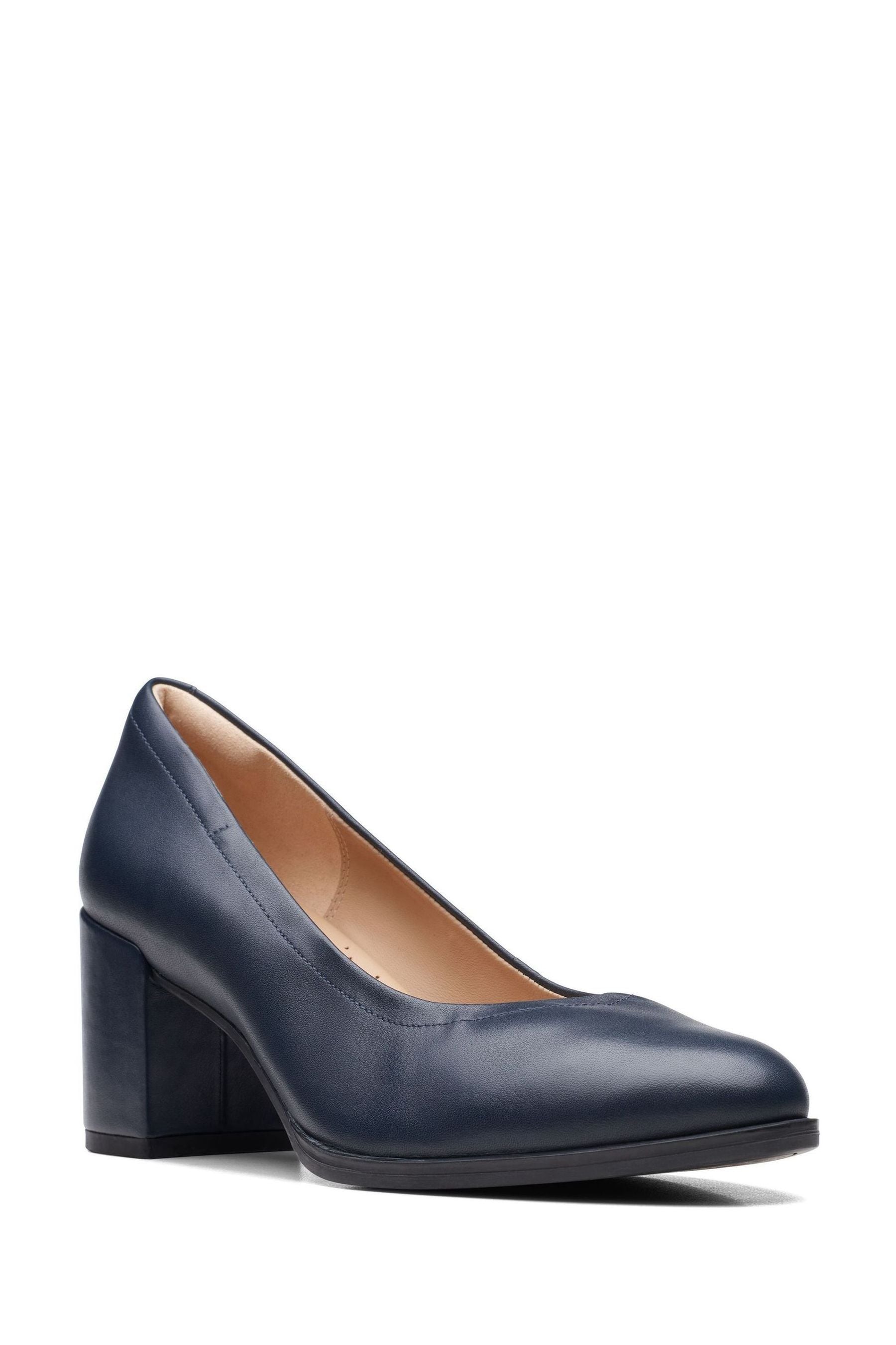 Clarks wide fit court shoes outlet