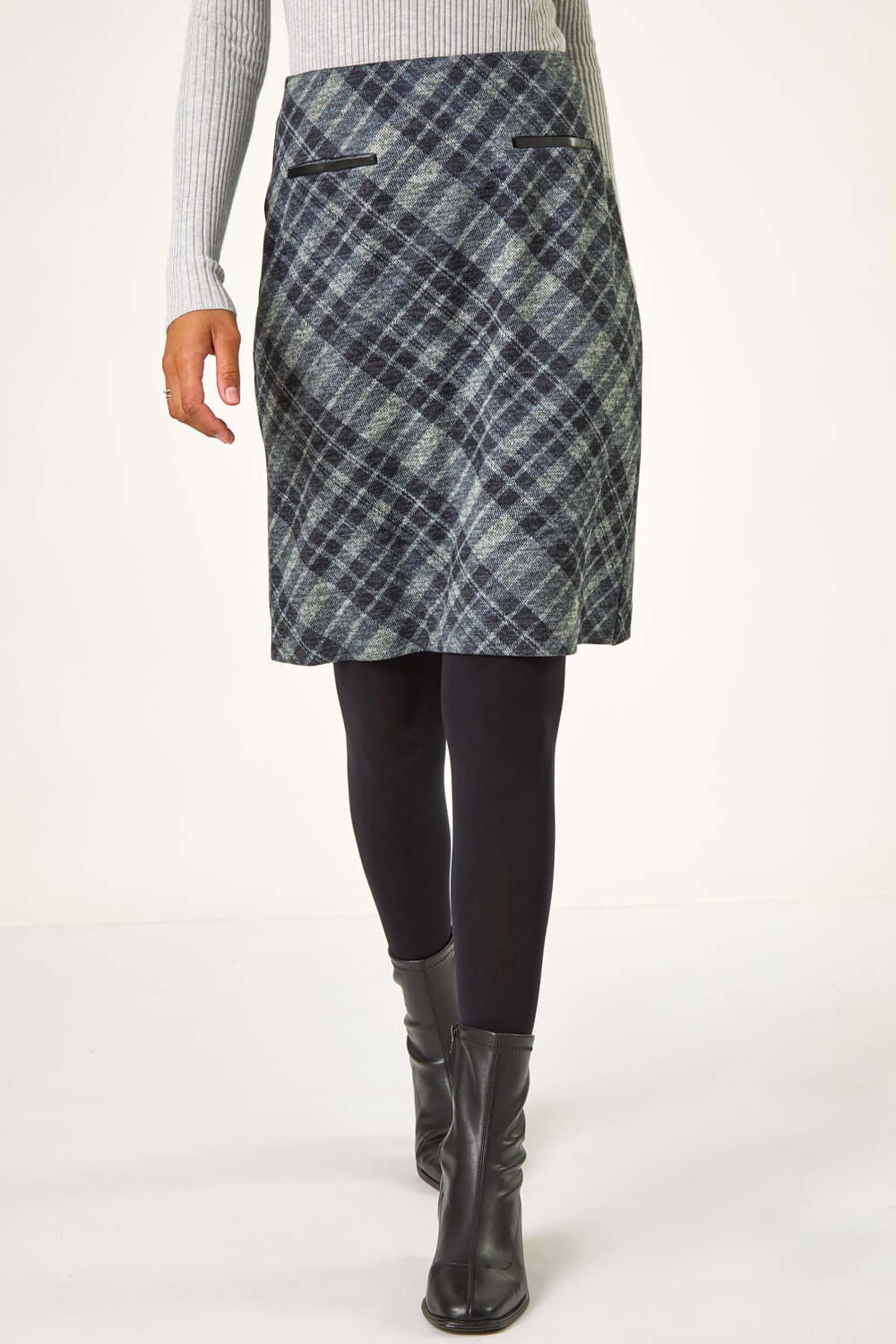 Grey pencil skirt with pockets top