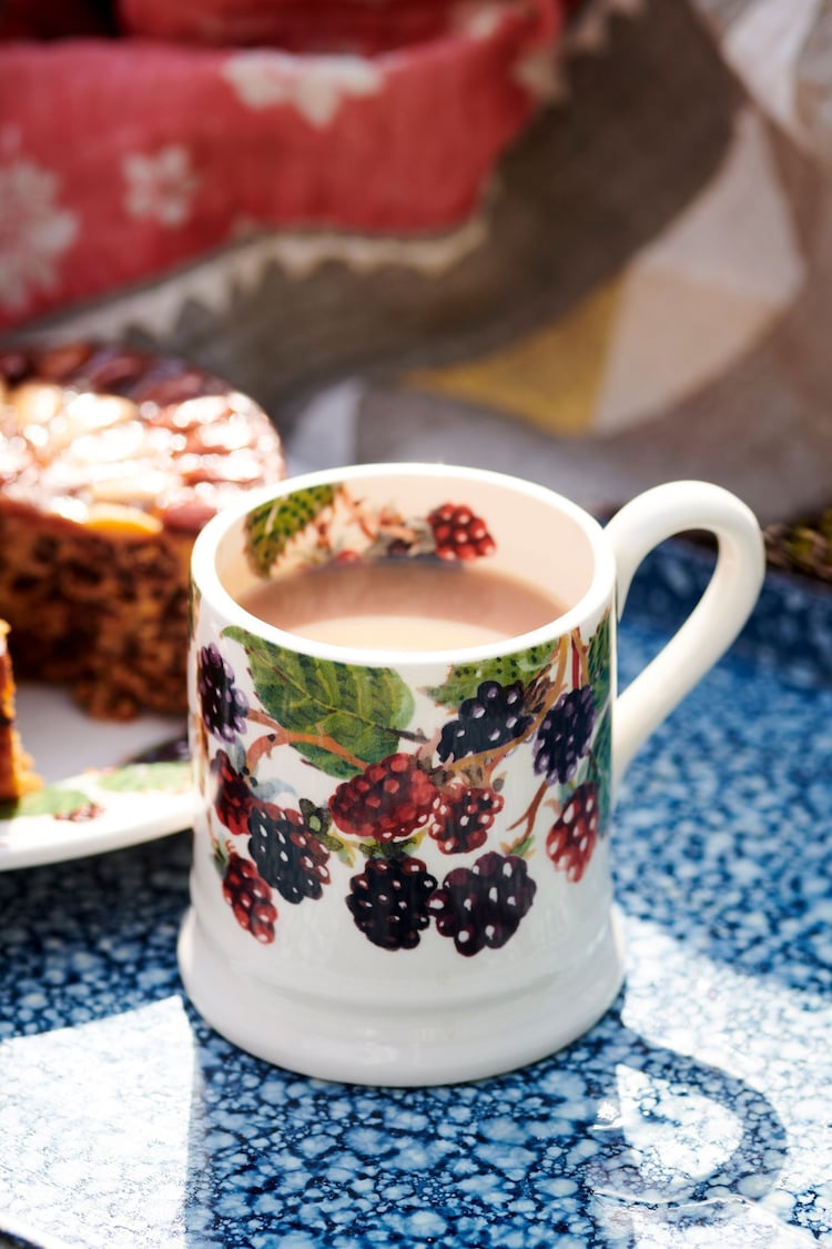 Emma Bridgewater Cream Blackberry 1/2 Pint Mug - Image 1 of 5