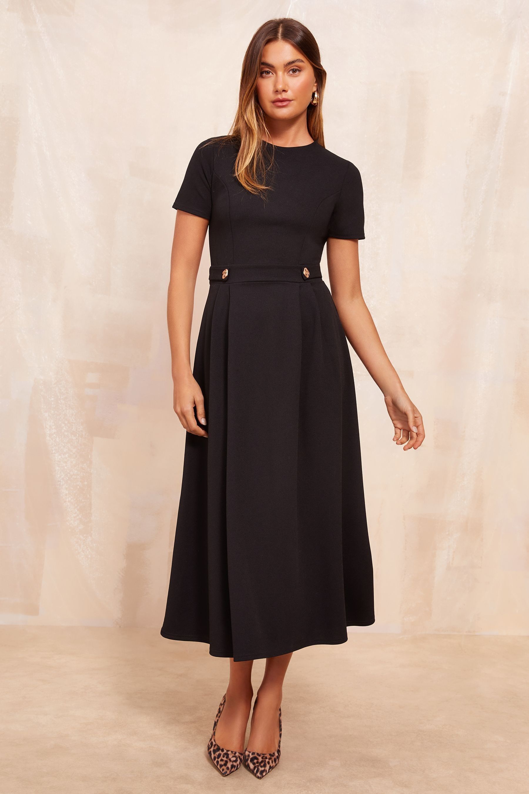 Tailored dresses with sleeves discount