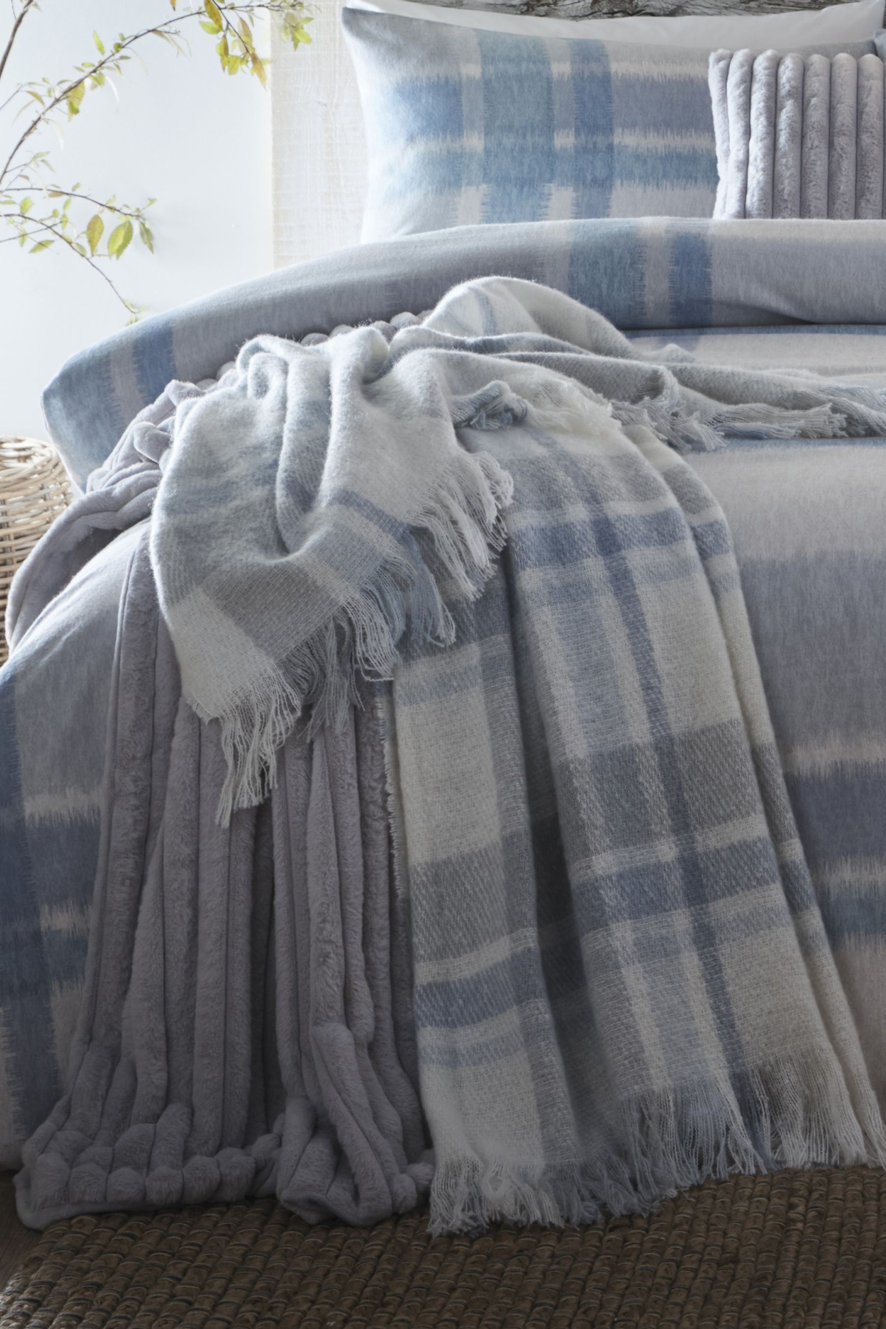 Verbier faux fur throw 2025