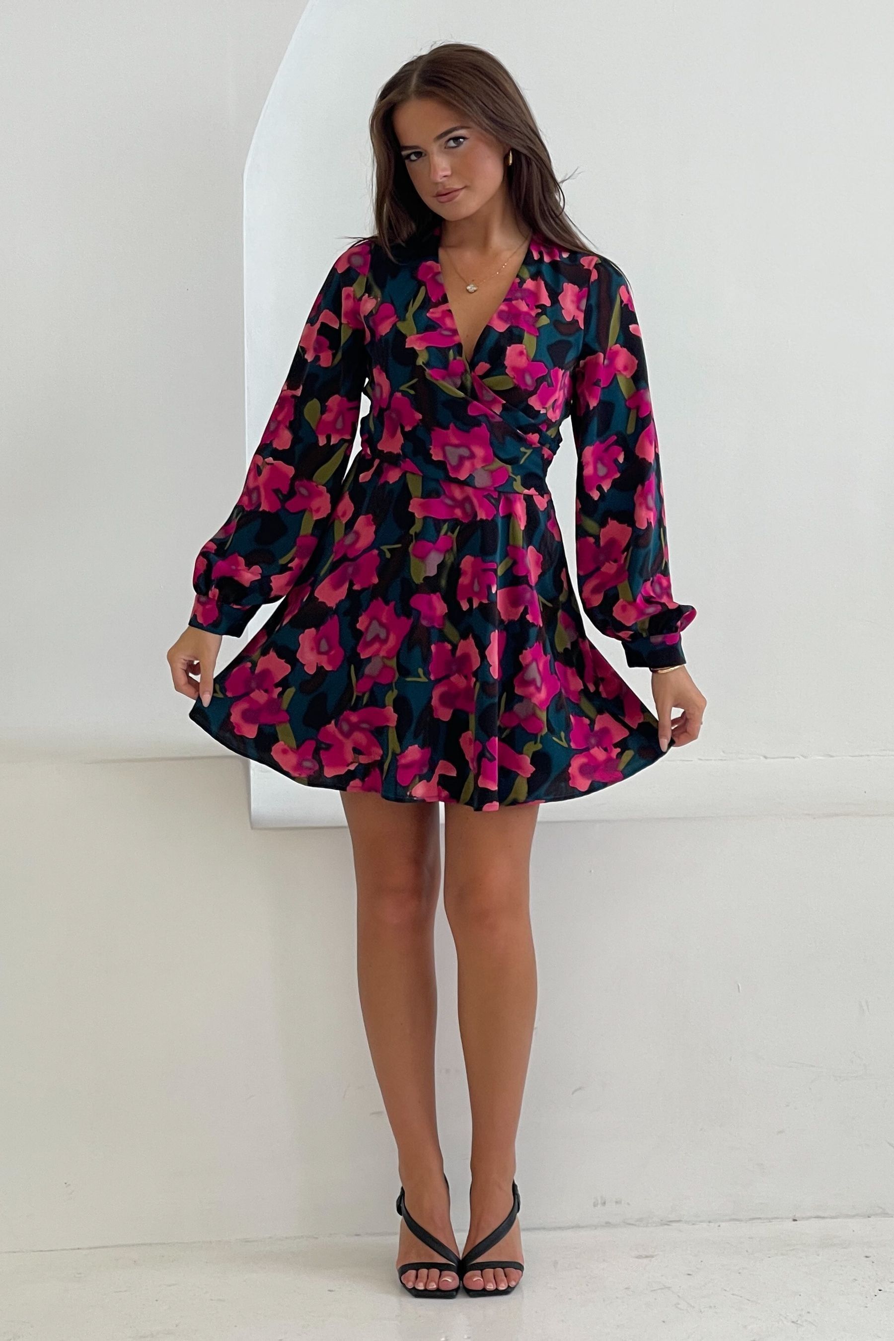 Kaufe Sie Girl In Mind Mini Ruth Floral Wrap Skater Dress bei Next Deutschland