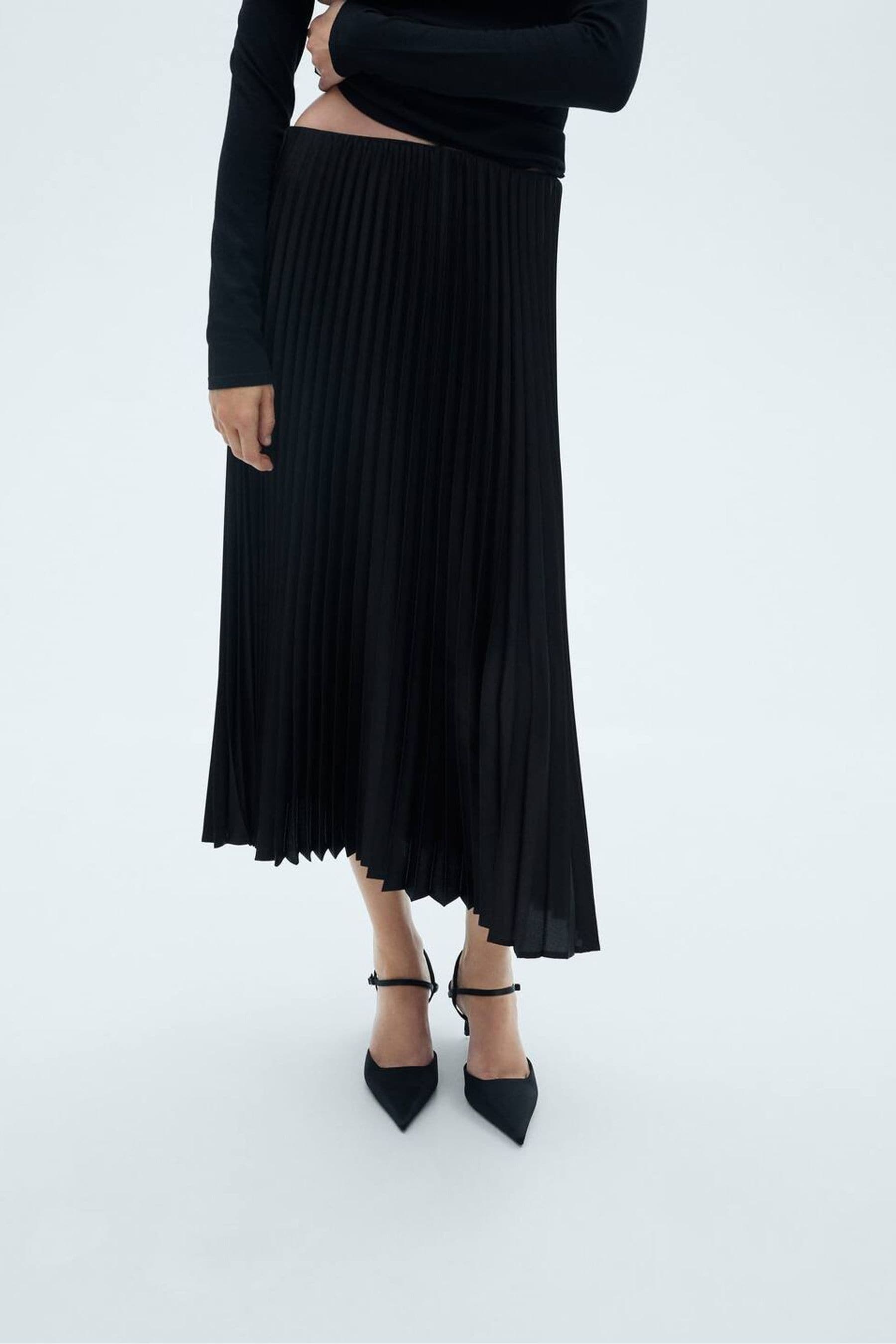 Pleated long skirt online shopping store