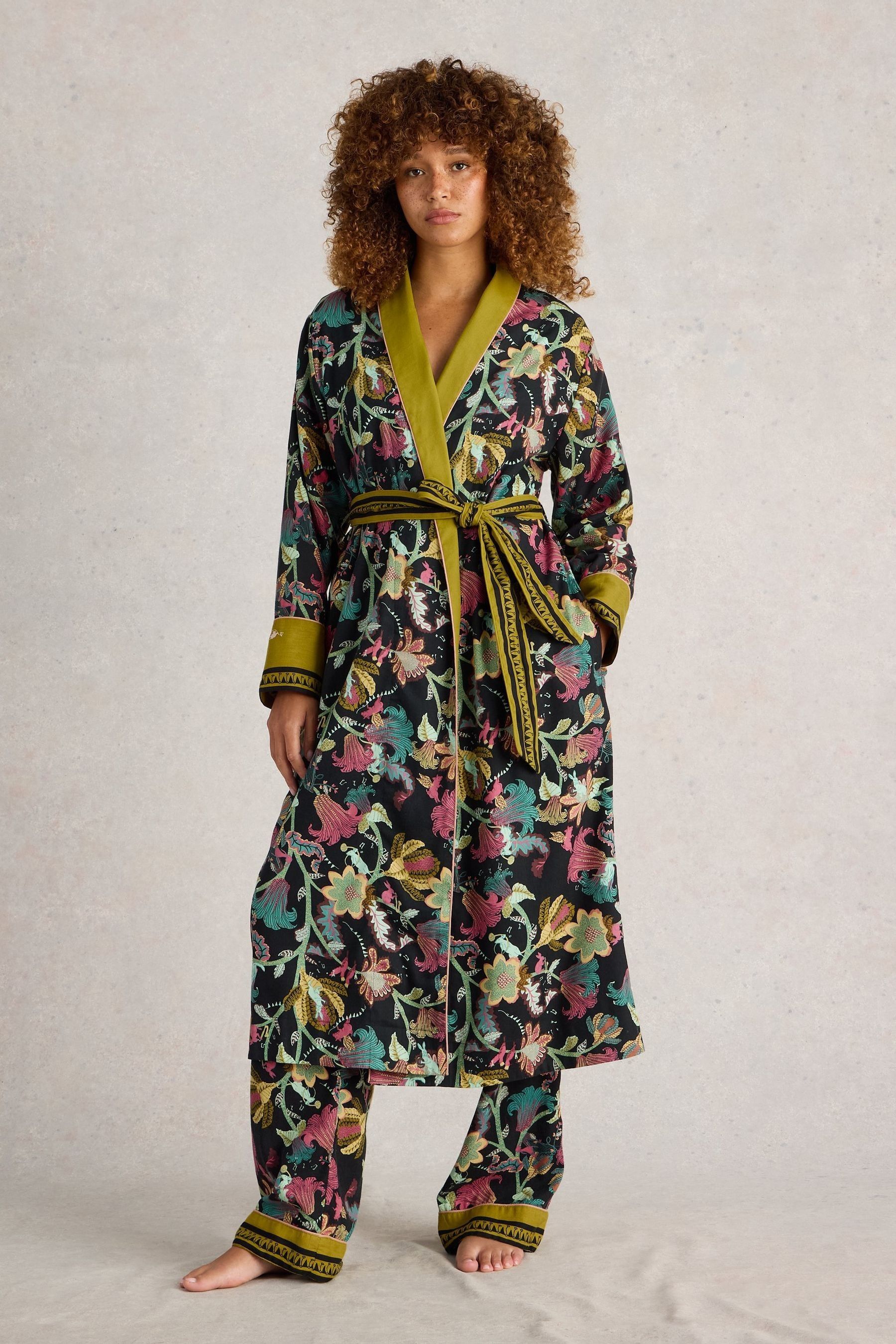 Dressing gown and pyjama set 2025