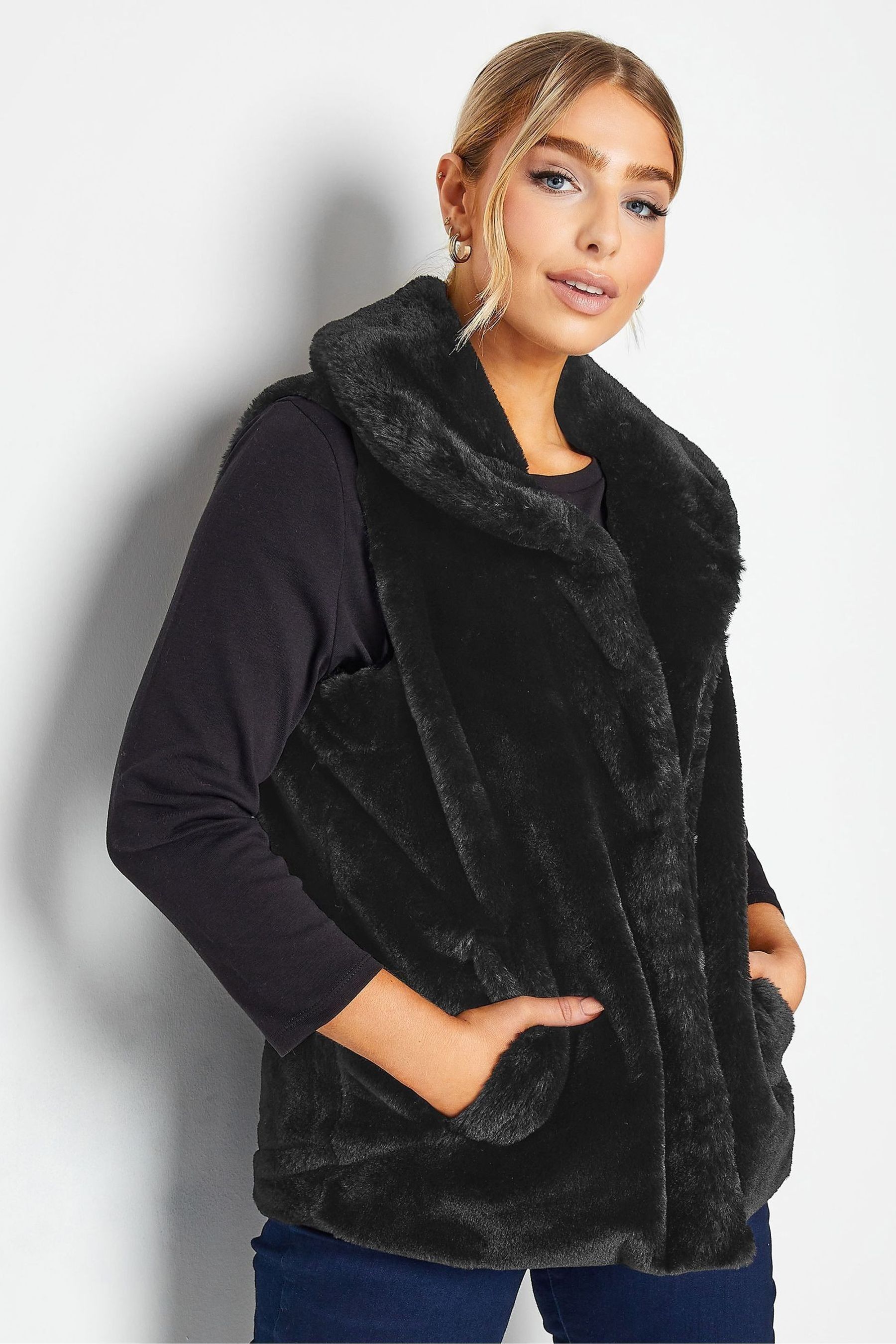 Black hooded fur gilet shop