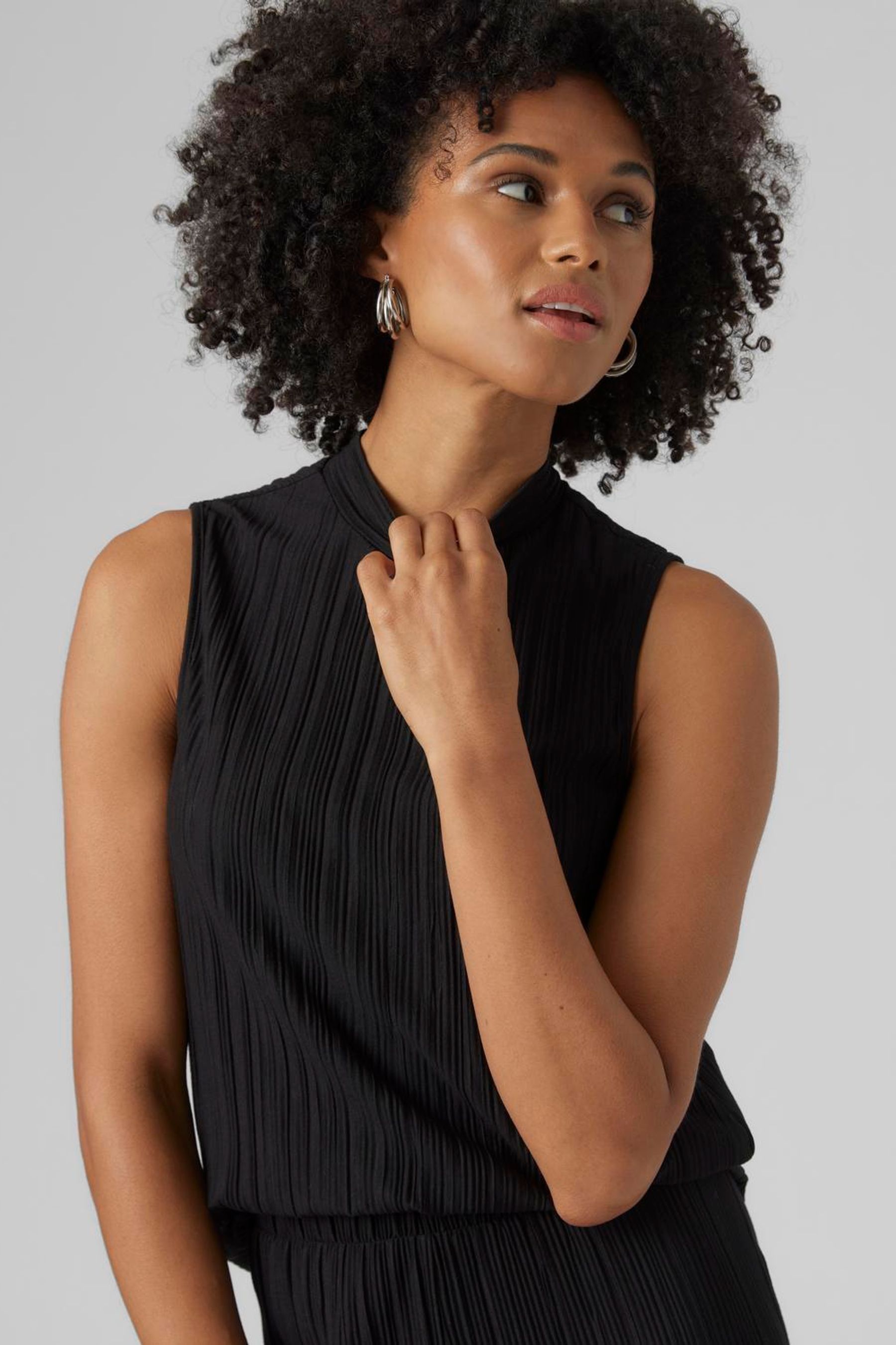 Vero moda high neck top 2025