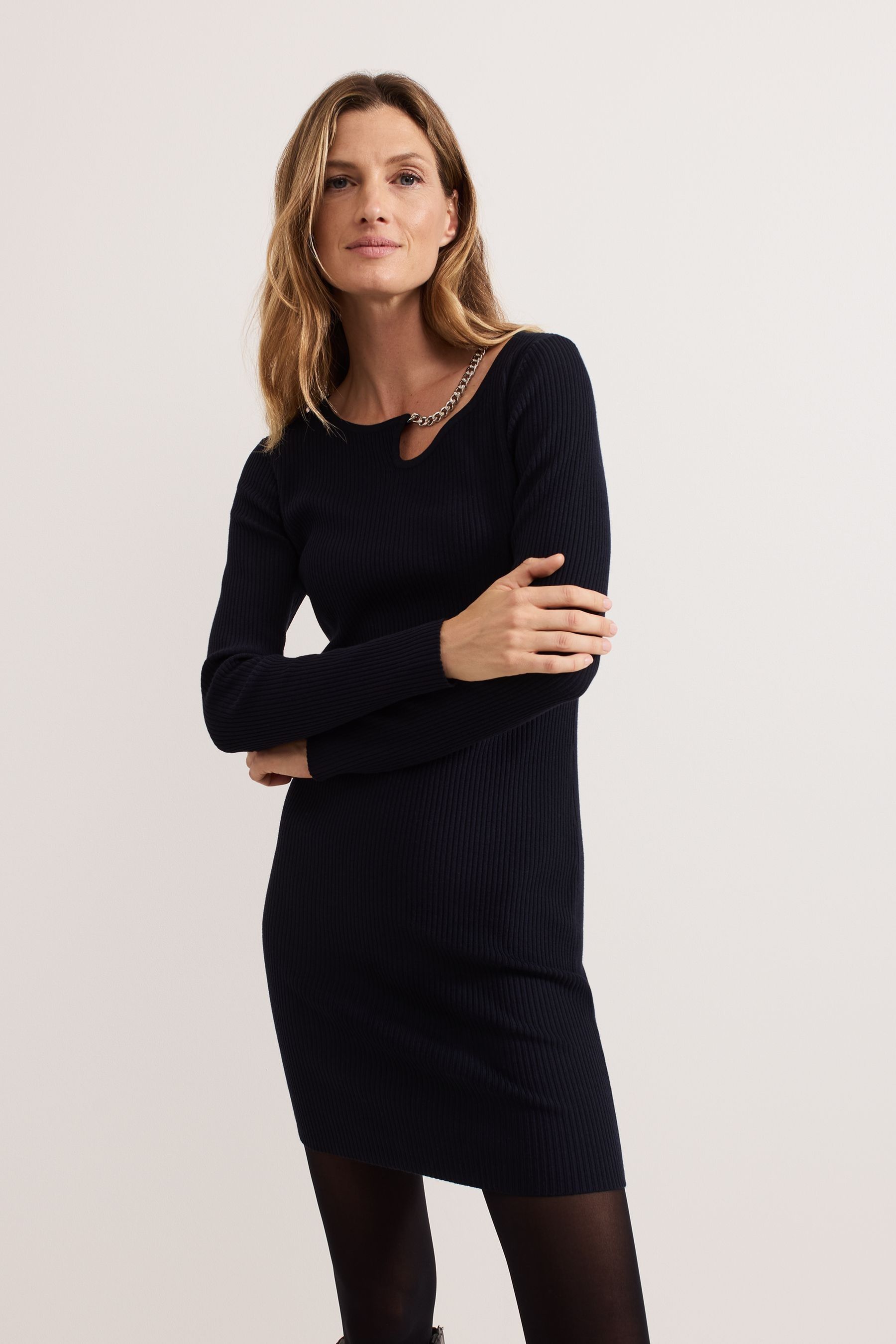 Statement necklace for navy dress hotsell