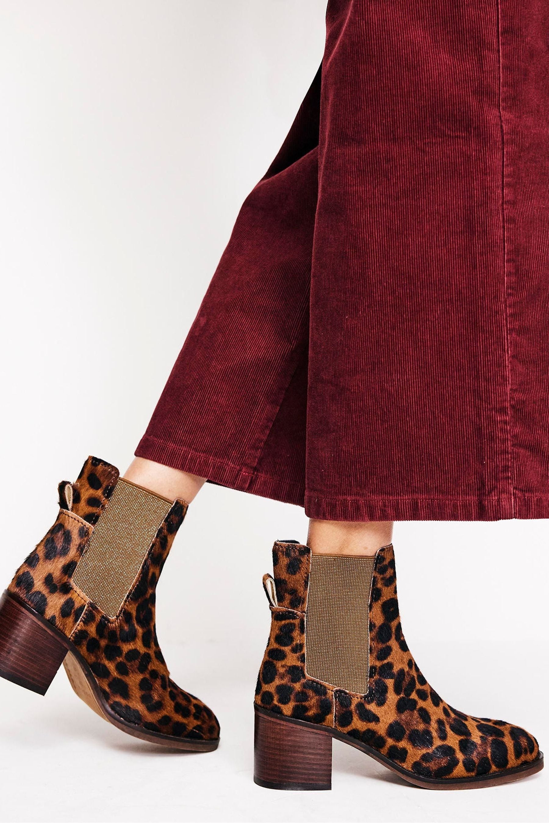 Mini boden leopard boots top