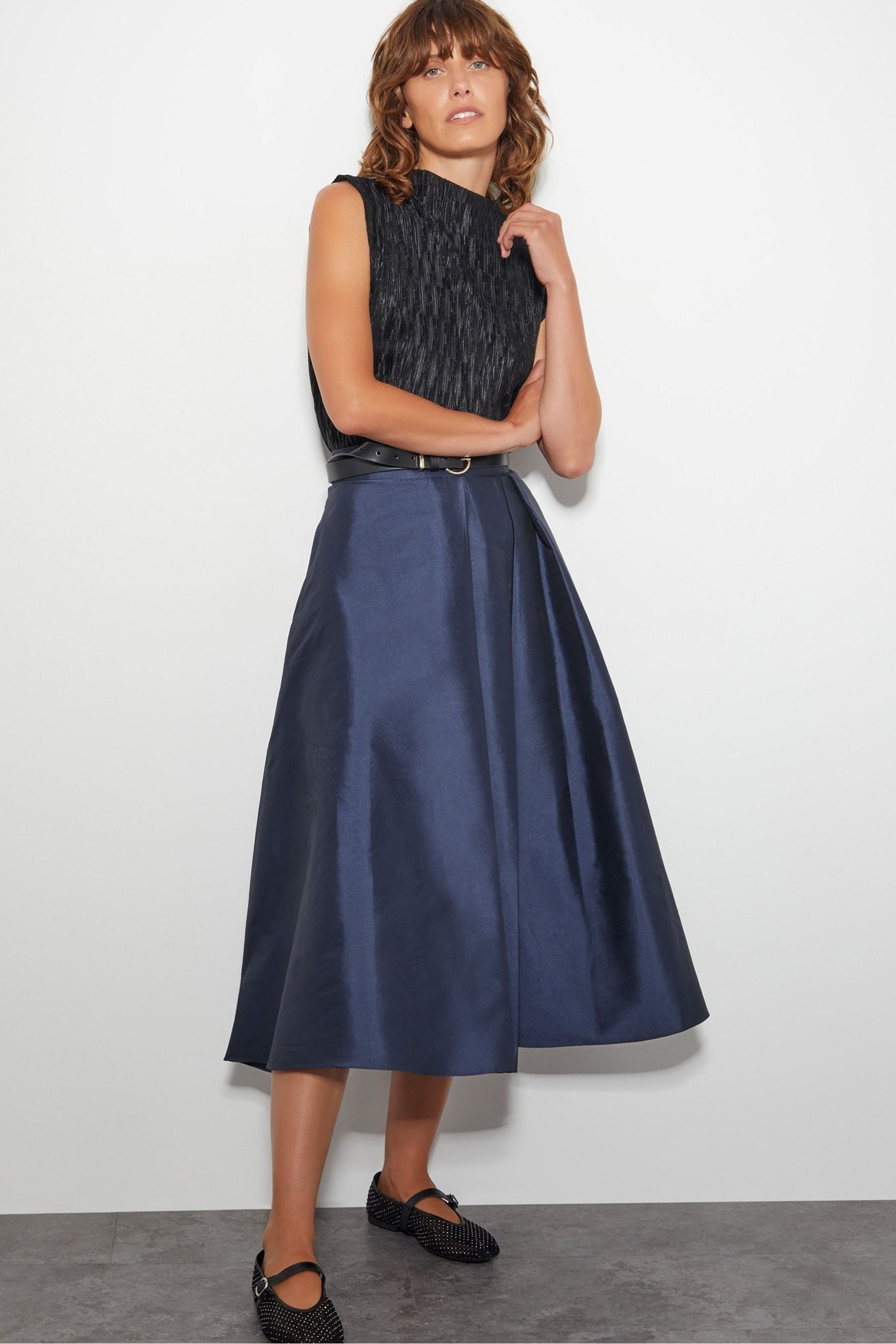 Pleated midi skirt near me top