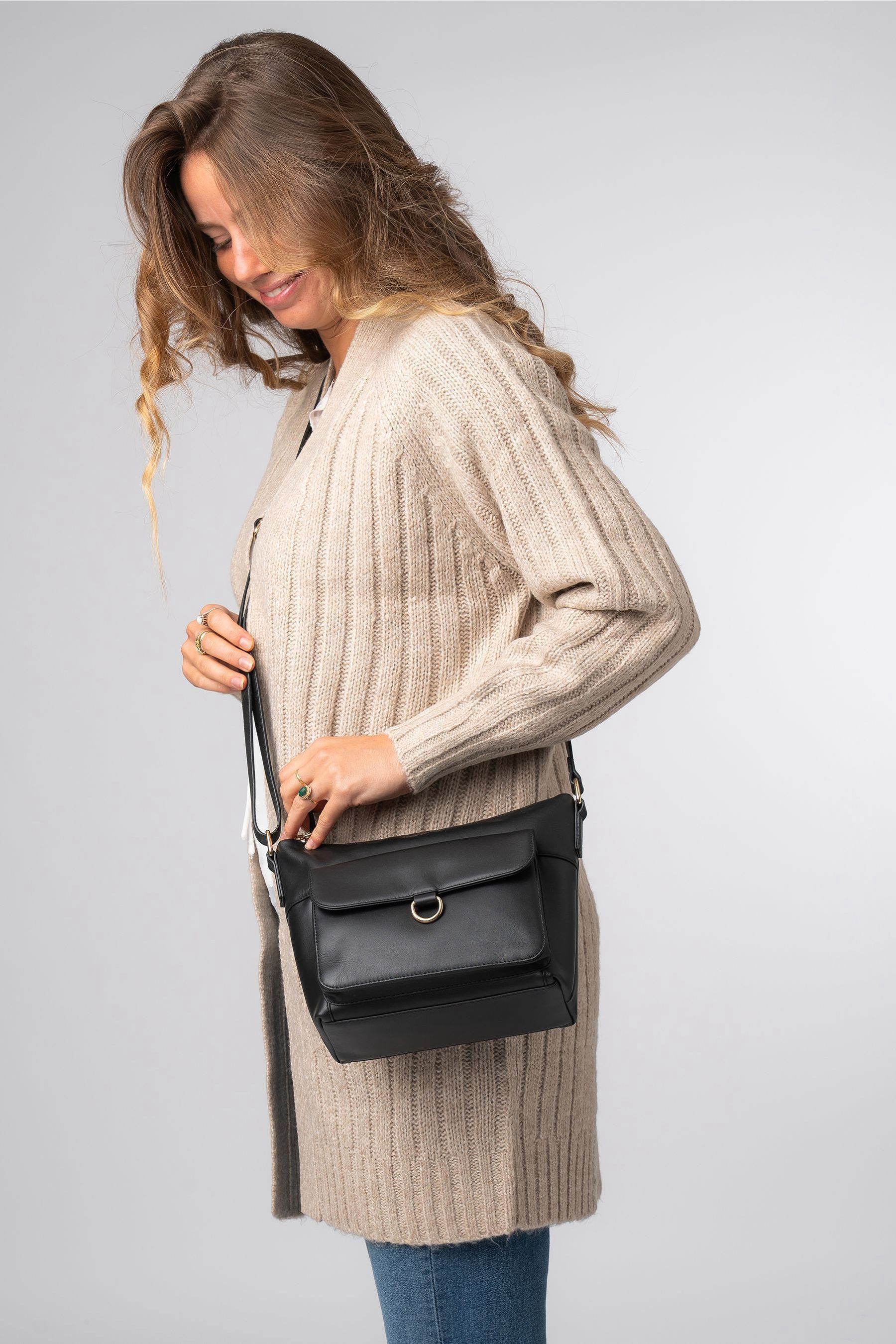 Abroad shoulder bag outlet