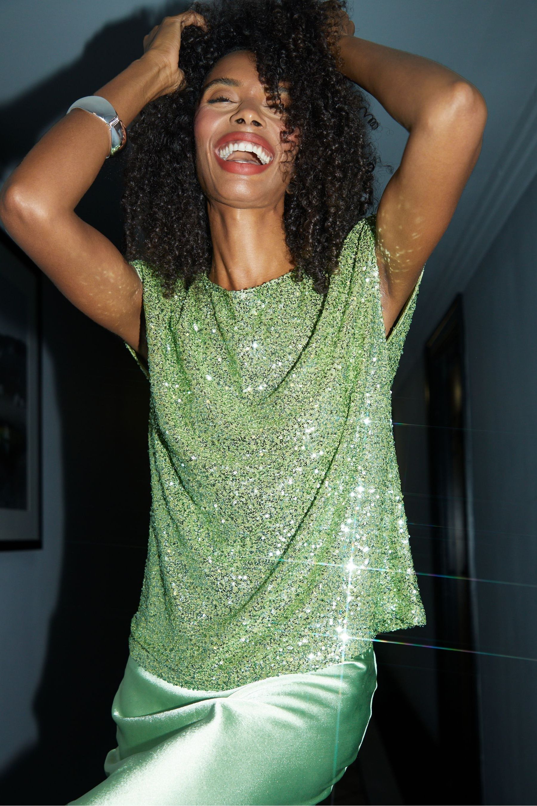 Short sleeve sequin top shop