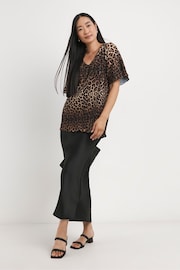 JD Williams Natural Leopard Print Foil V-Neck Angel Sleeves Plisse Top - Image 3 of 4