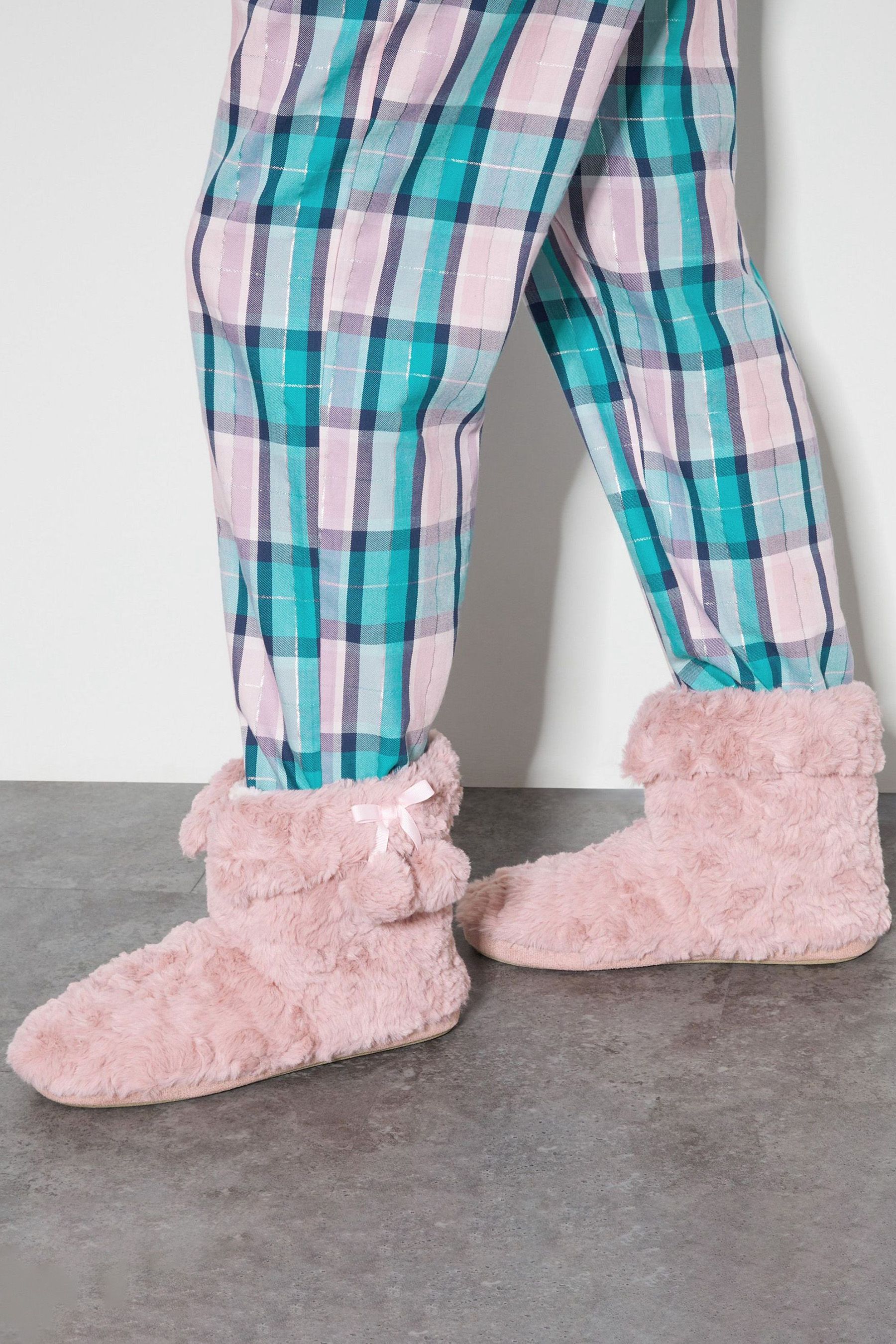Pink fluffy slipper boots shop