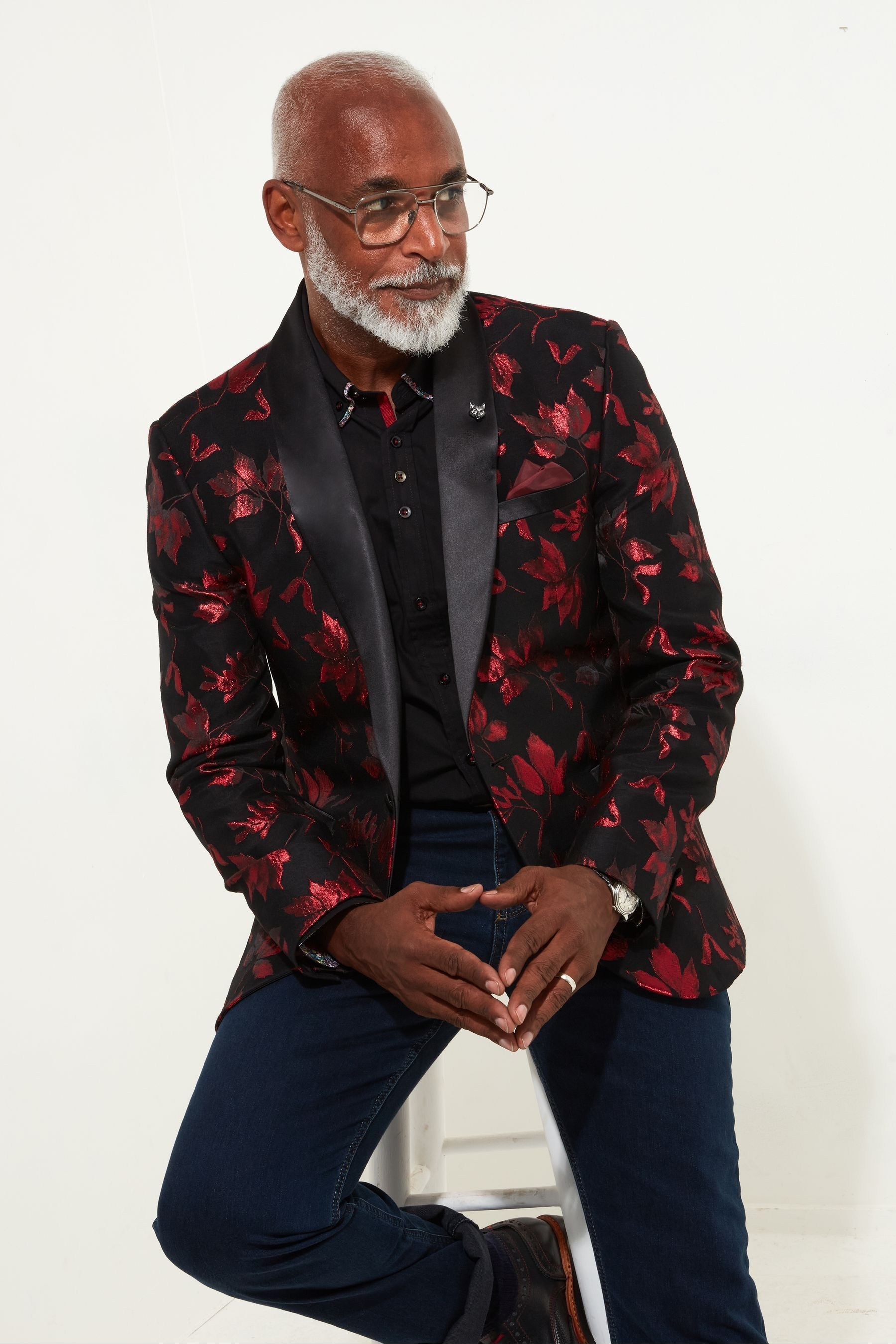 Red blazer with black collar cheap