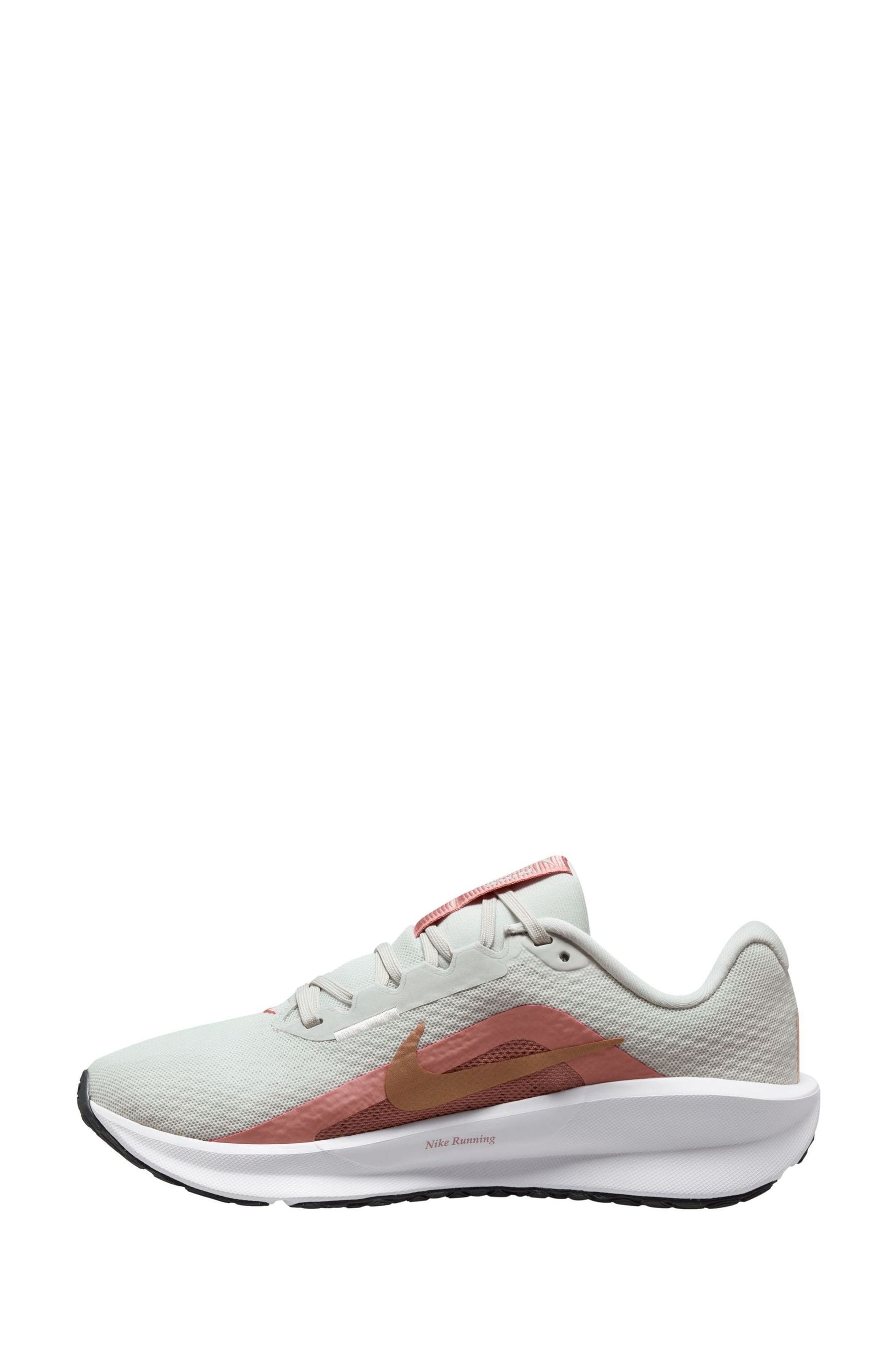 Nike grey and pink trainers discount