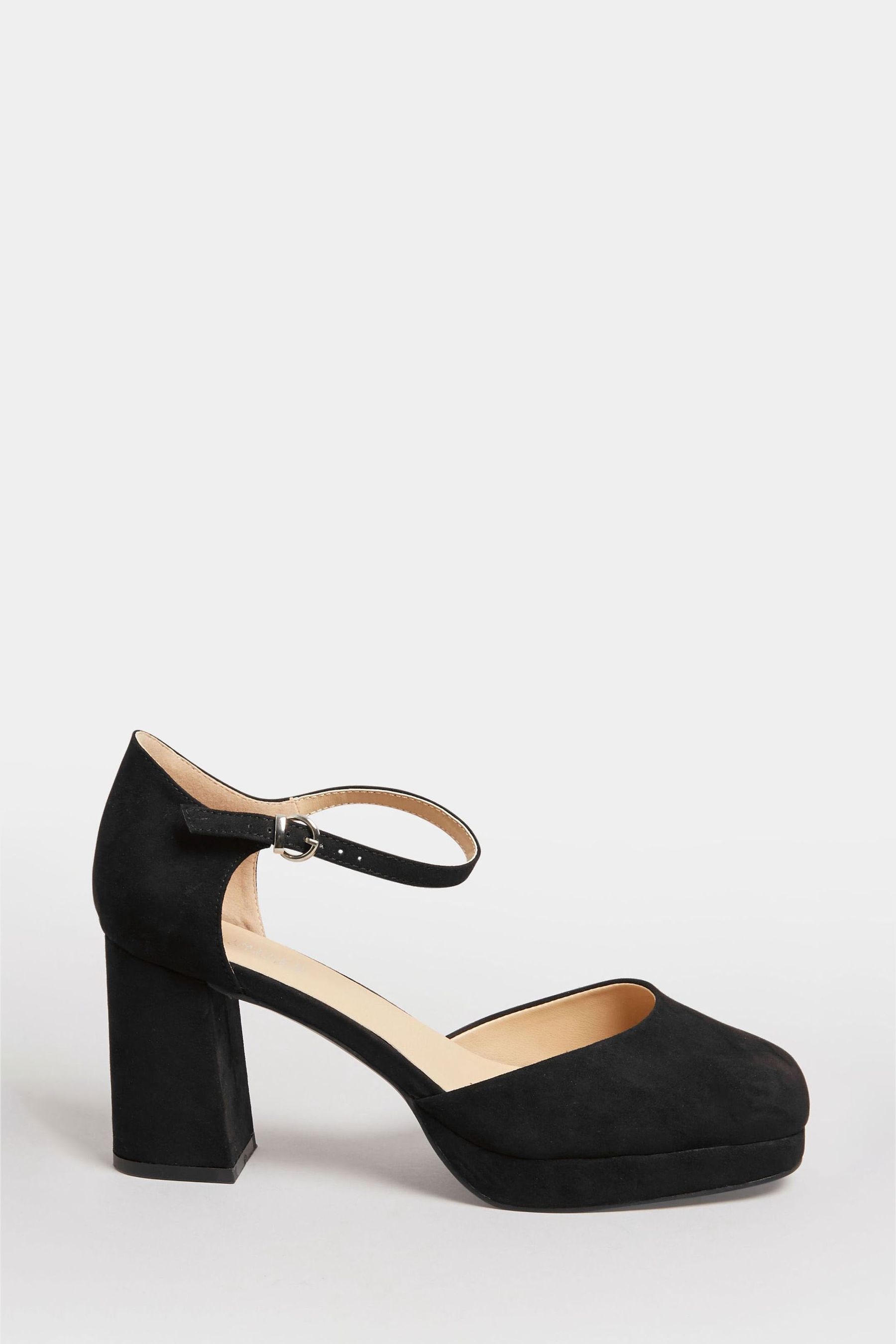 Black platform court shoe shop