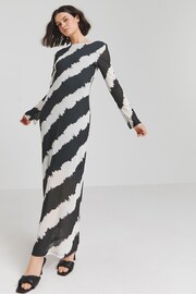 Simply Be Black Dry Handle Mesh Maxi Dress - Image 3 of 4