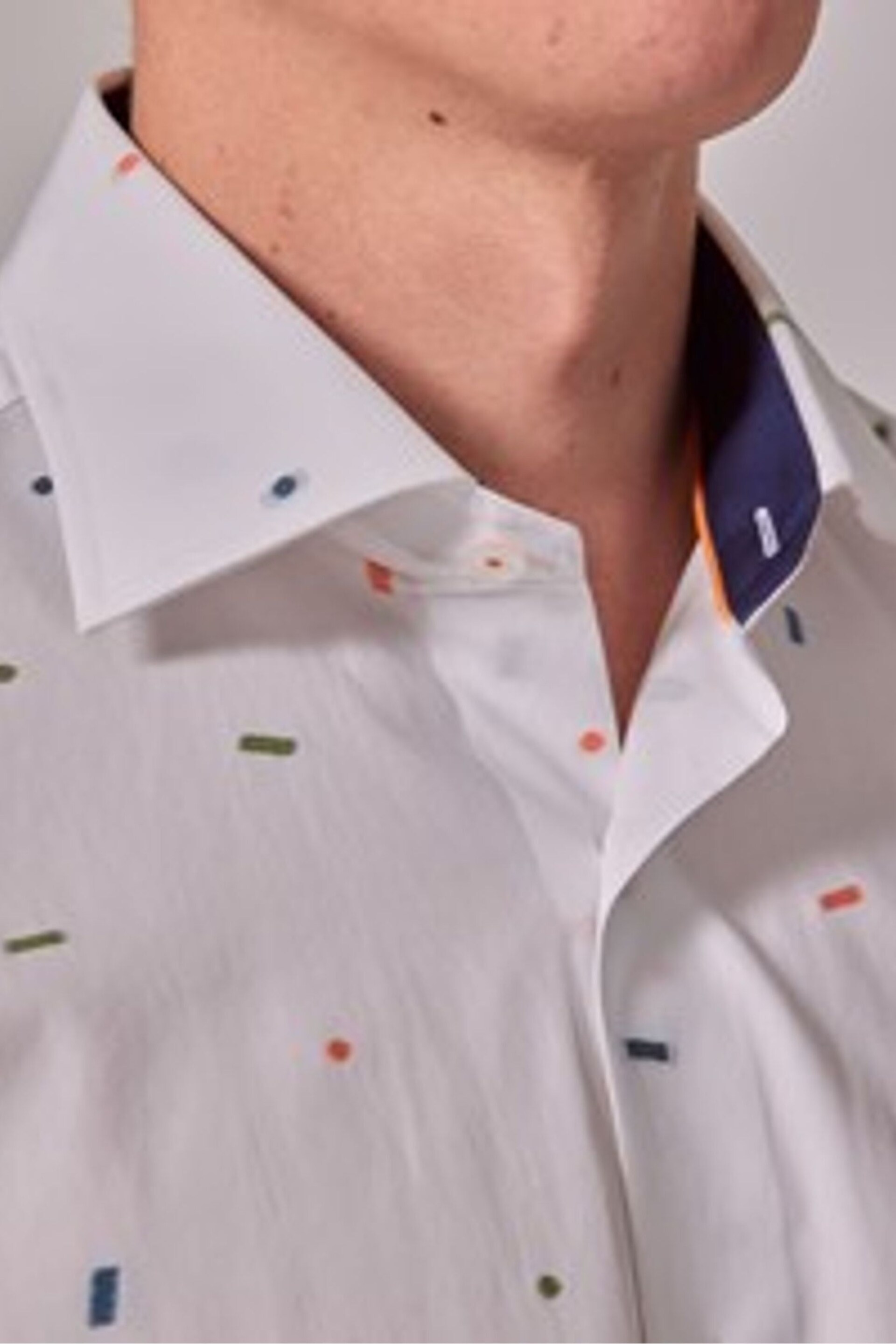 Hawes & Curtis Slim Dobby Dash Low Collar White Shirt With Contrast Detail - Image 4 of 6