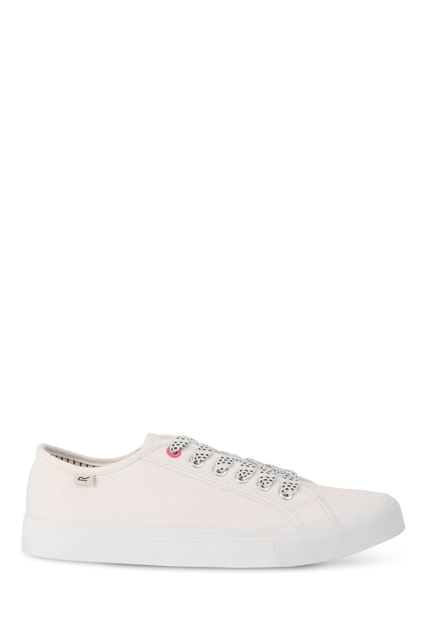 Pump style trainers top